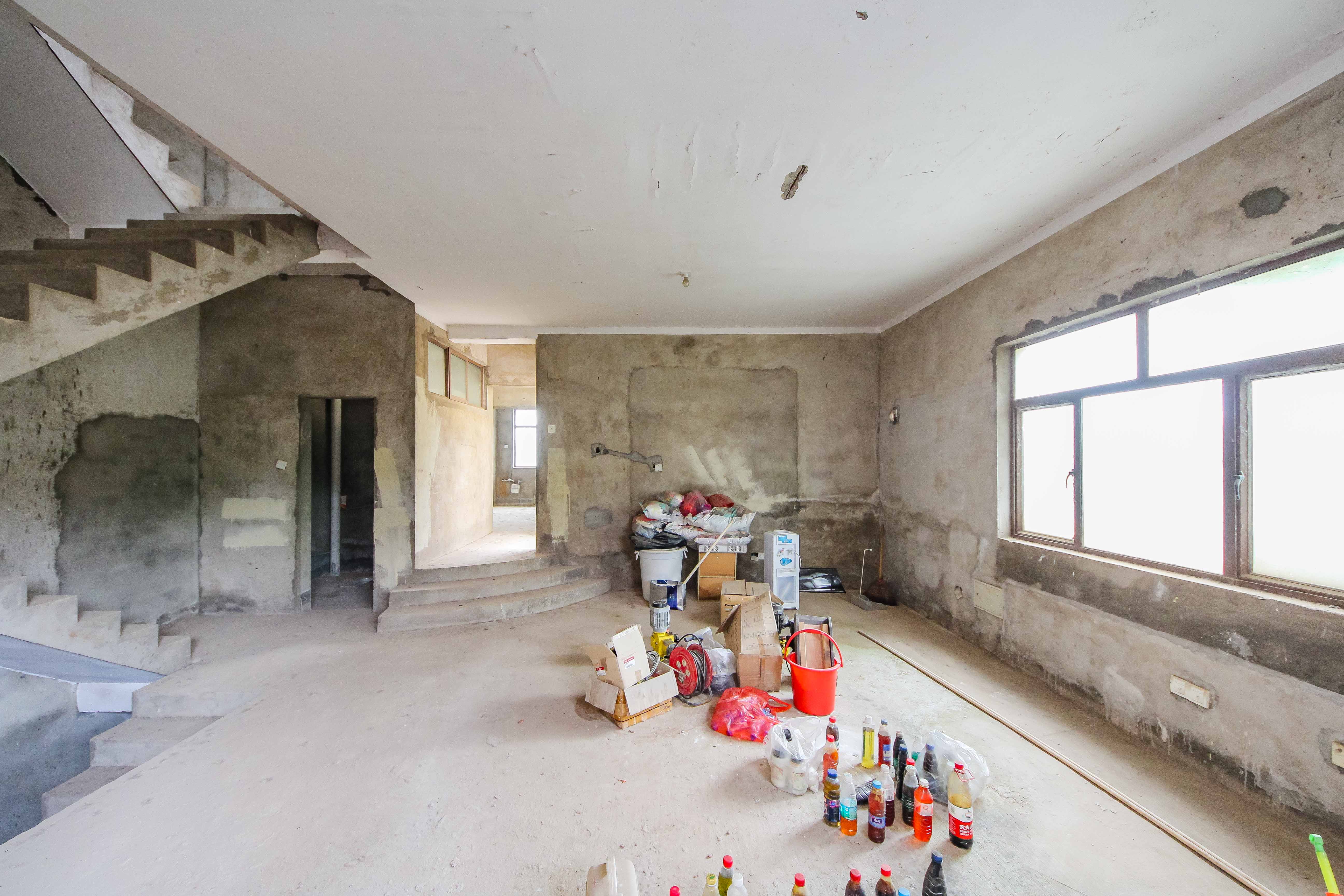 麓山恋迪亚溪谷 6室2厅3卫 328.0万 麓山恋迪亚溪谷 6室2厅3卫 328.0万客厅