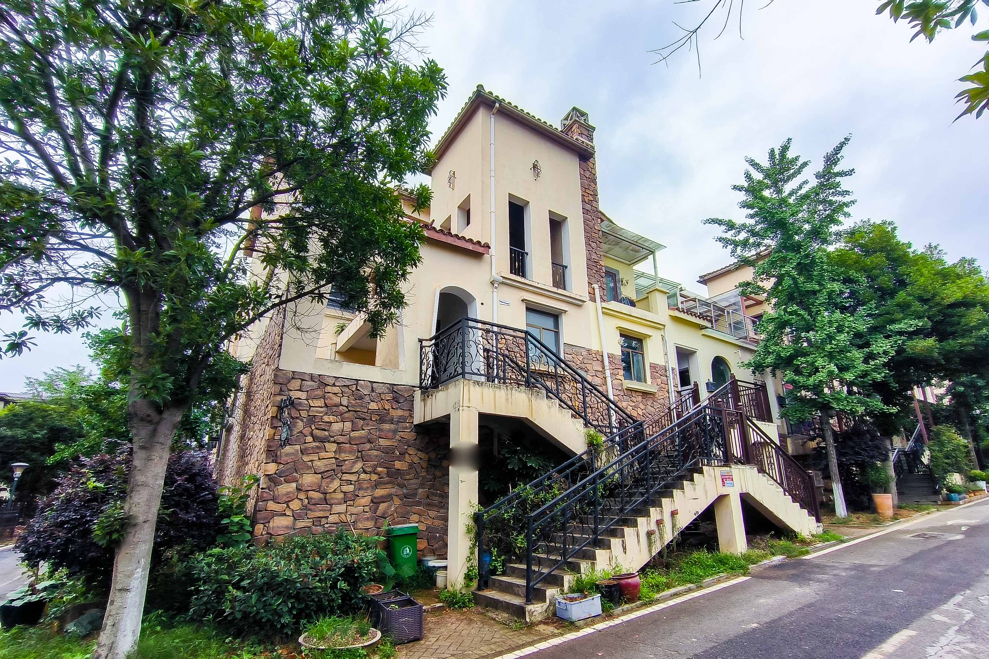 麓山恋迪亚溪谷 6室2厅3卫 328.0万 麓山恋迪亚溪谷 6室2厅3卫 328.0万其他