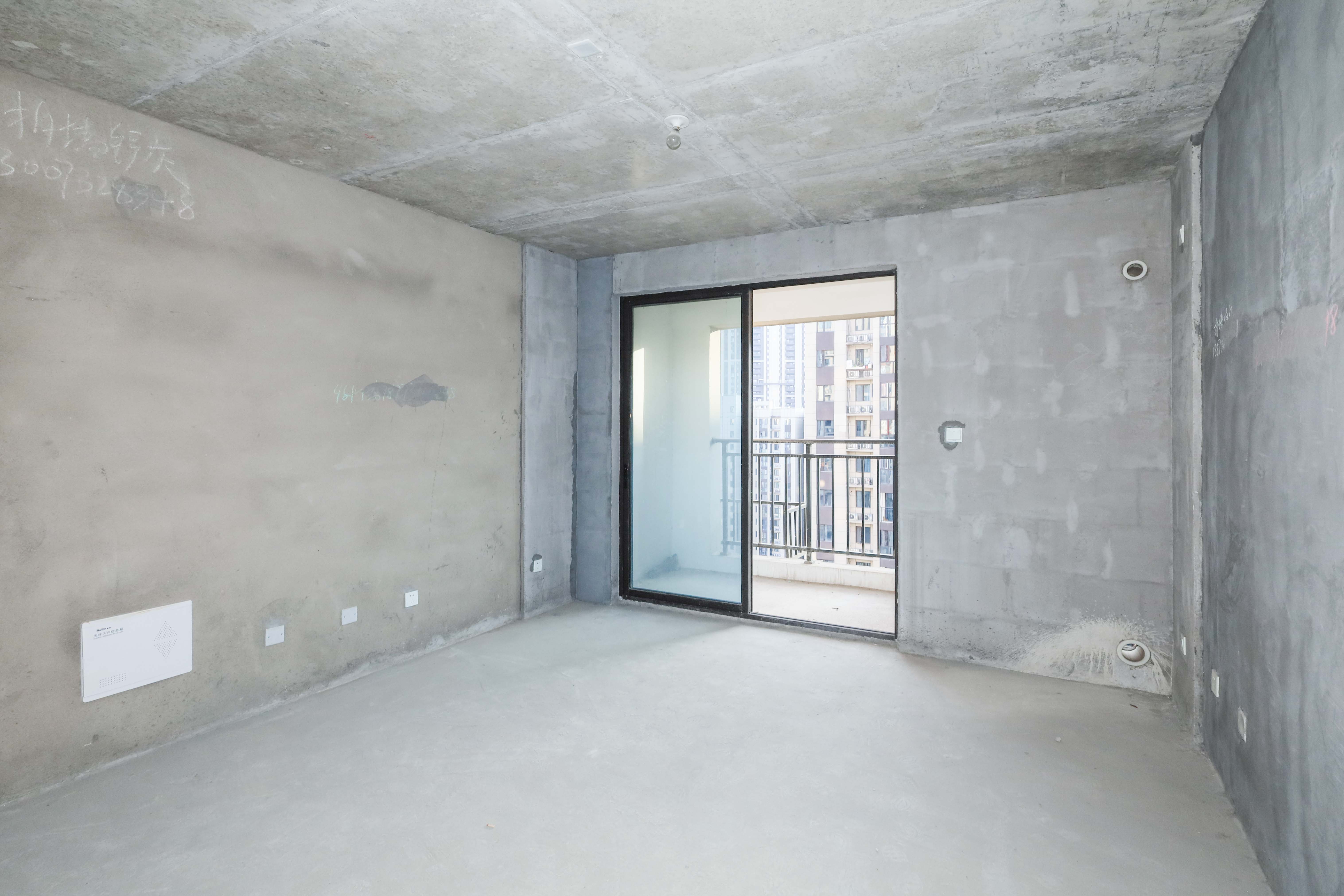 中国铁建梅溪青秀二期  4室2厅2卫   226.00万客厅