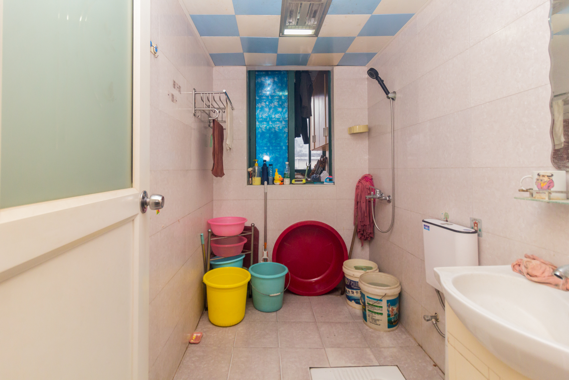 华天LOHO小镇  3室2厅1卫    59.8万 华天LOHO小镇  3室2厅1卫    59.8万卫生间