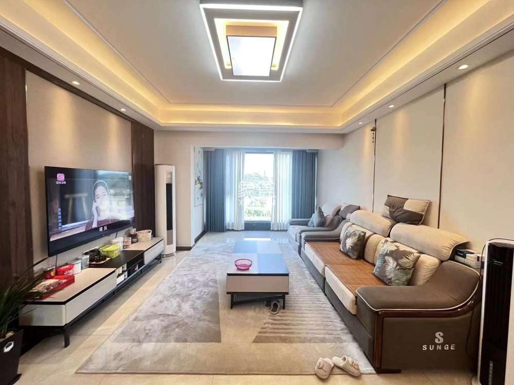 翡翠公园（北大资源）  4室2厅2卫   91.00万