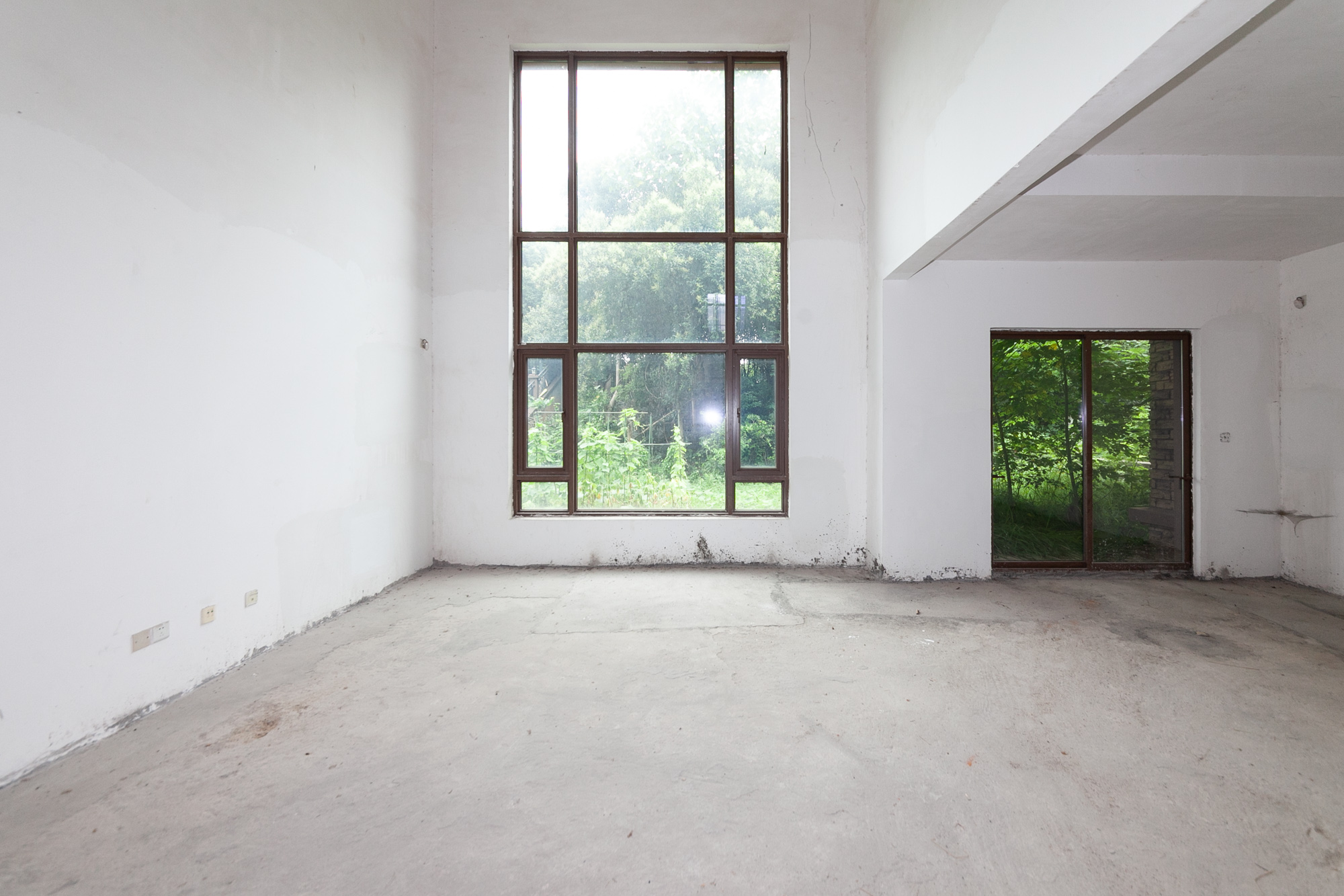 盈峰翠邸  6室3厅4卫    650.0万客厅