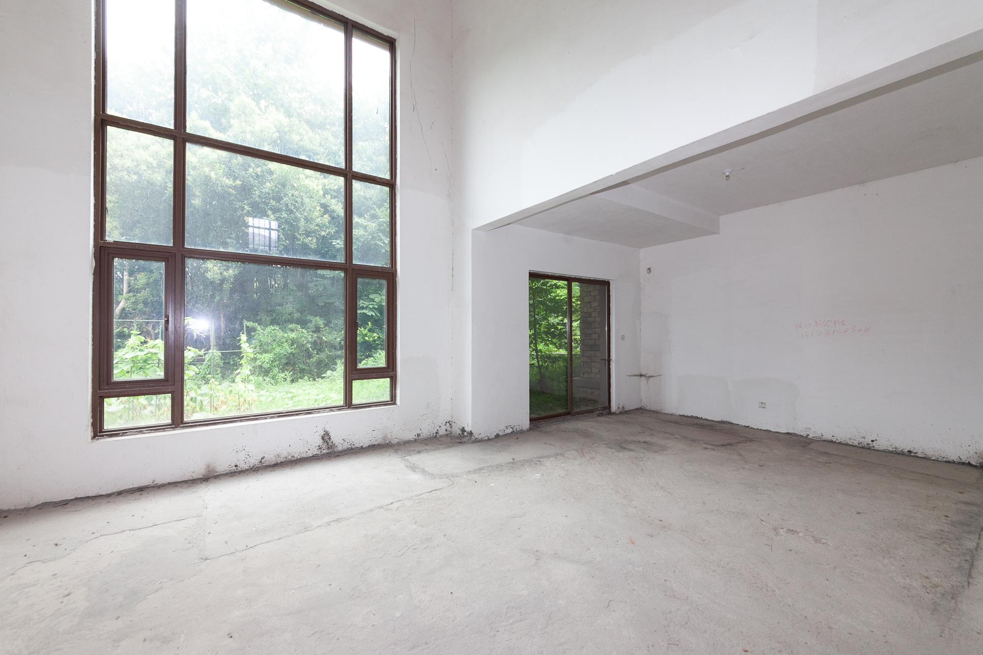 盈峰翠邸  6室3厅4卫    650.0万客厅