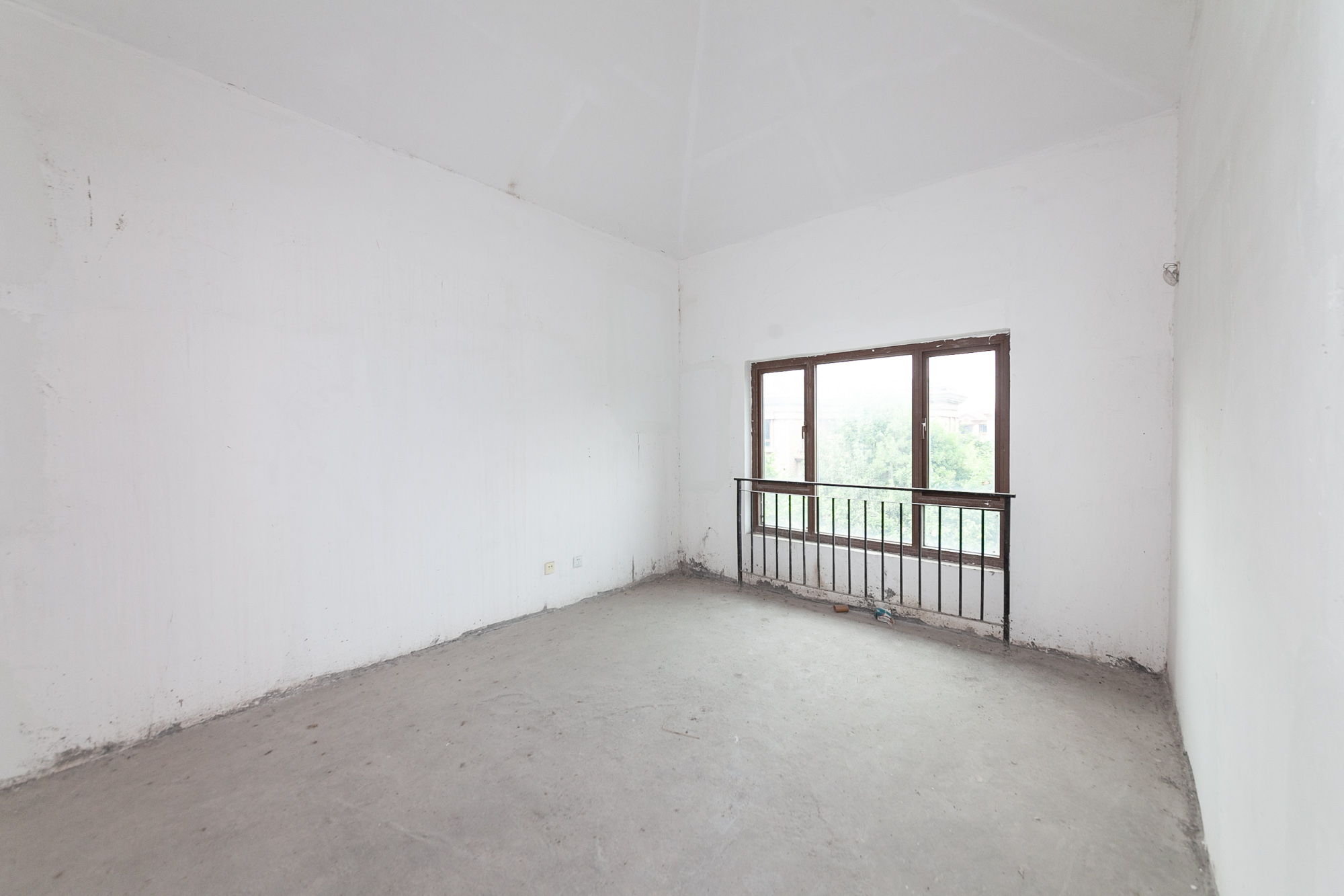 盈峰翠邸  6室3厅4卫    650.0万卧室