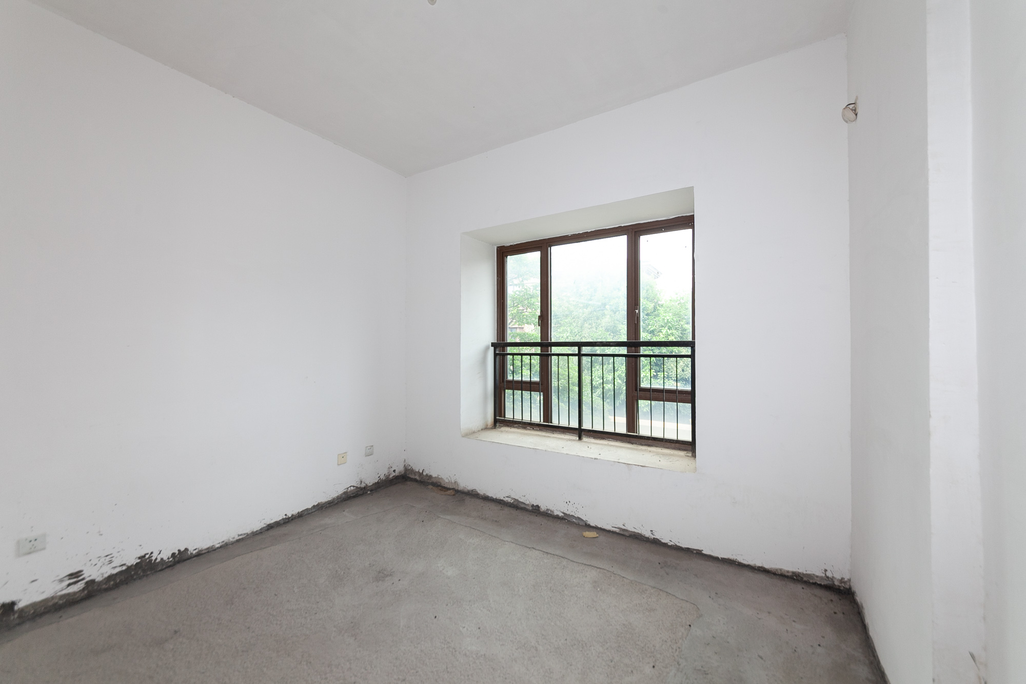 盈峰翠邸  6室3厅4卫    650.0万卧室