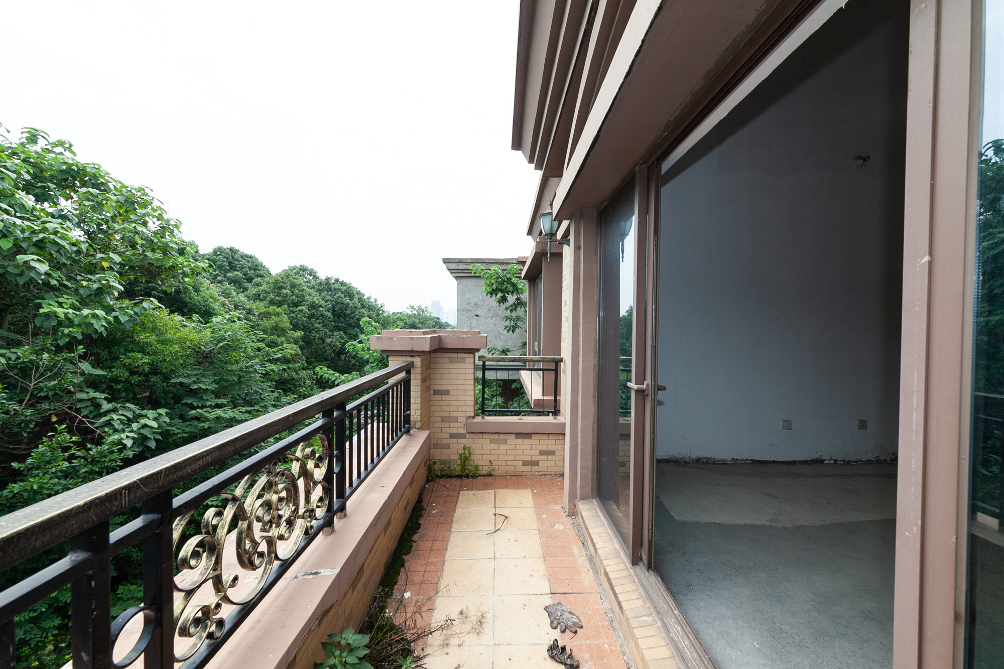 盈峰翠邸  6室3厅4卫    650.0万阳台