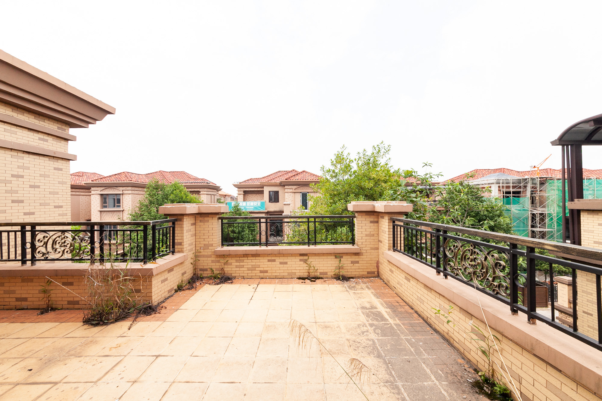 盈峰翠邸  6室3厅4卫    650.0万阳台