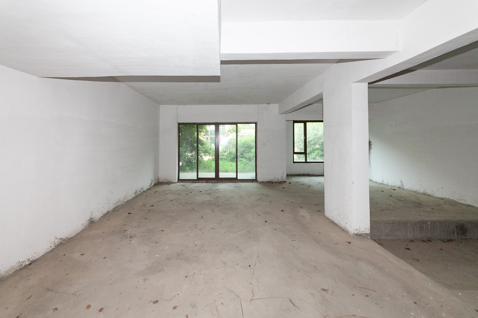 盈峰翠邸  5室2厅3卫    470.0万 盈峰翠邸  5室2厅3卫    470.0万客厅