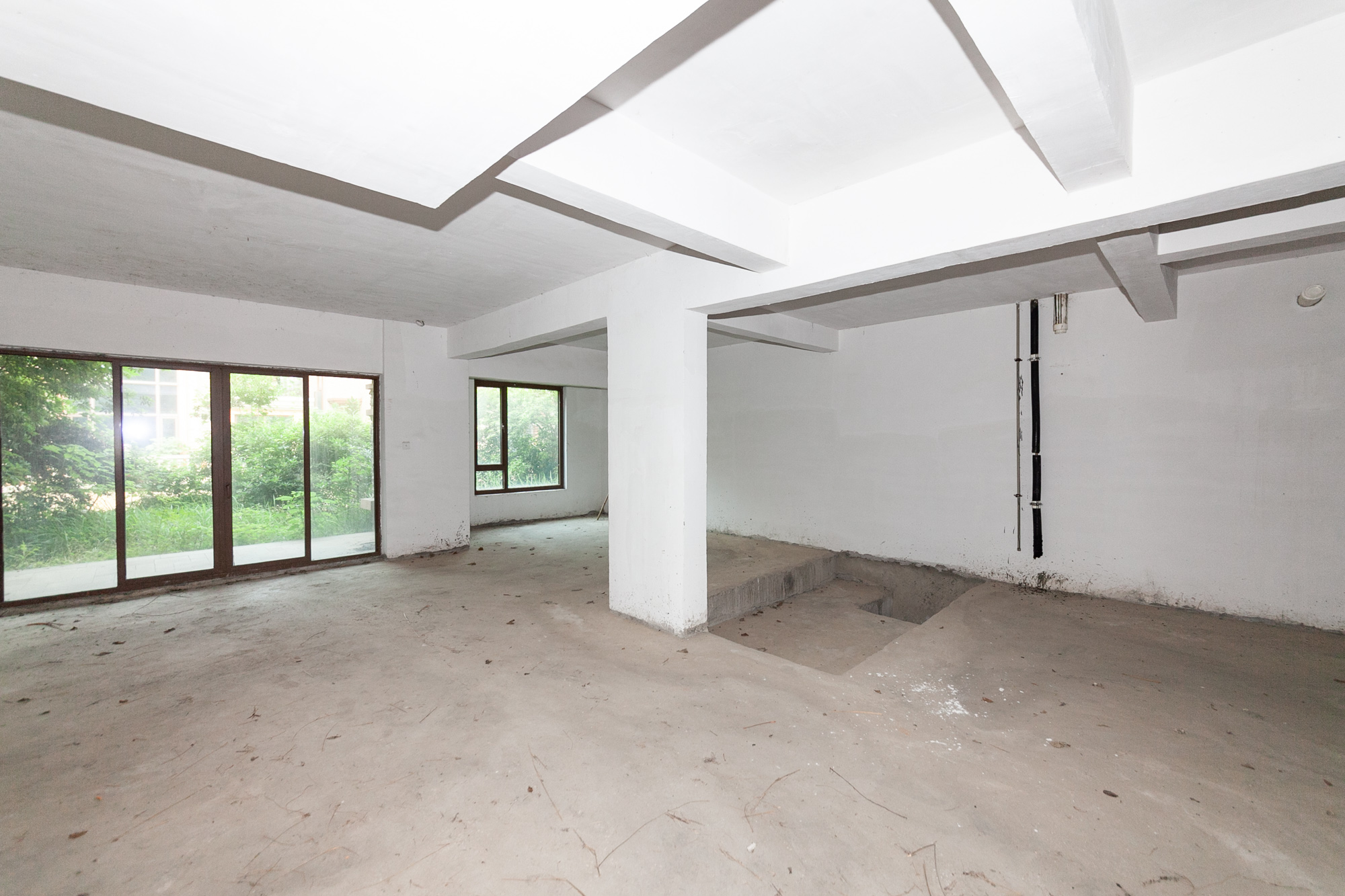 盈峰翠邸  5室2厅3卫    470.0万 盈峰翠邸  5室2厅3卫    470.0万客厅