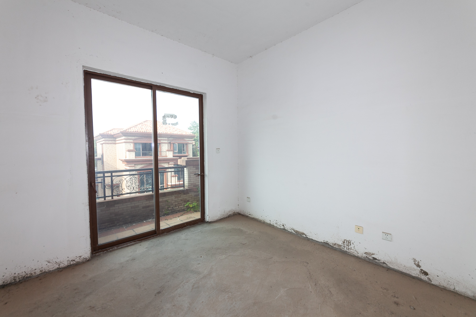 盈峰翠邸  5室2厅3卫    470.0万 盈峰翠邸  5室2厅3卫    470.0万卧室