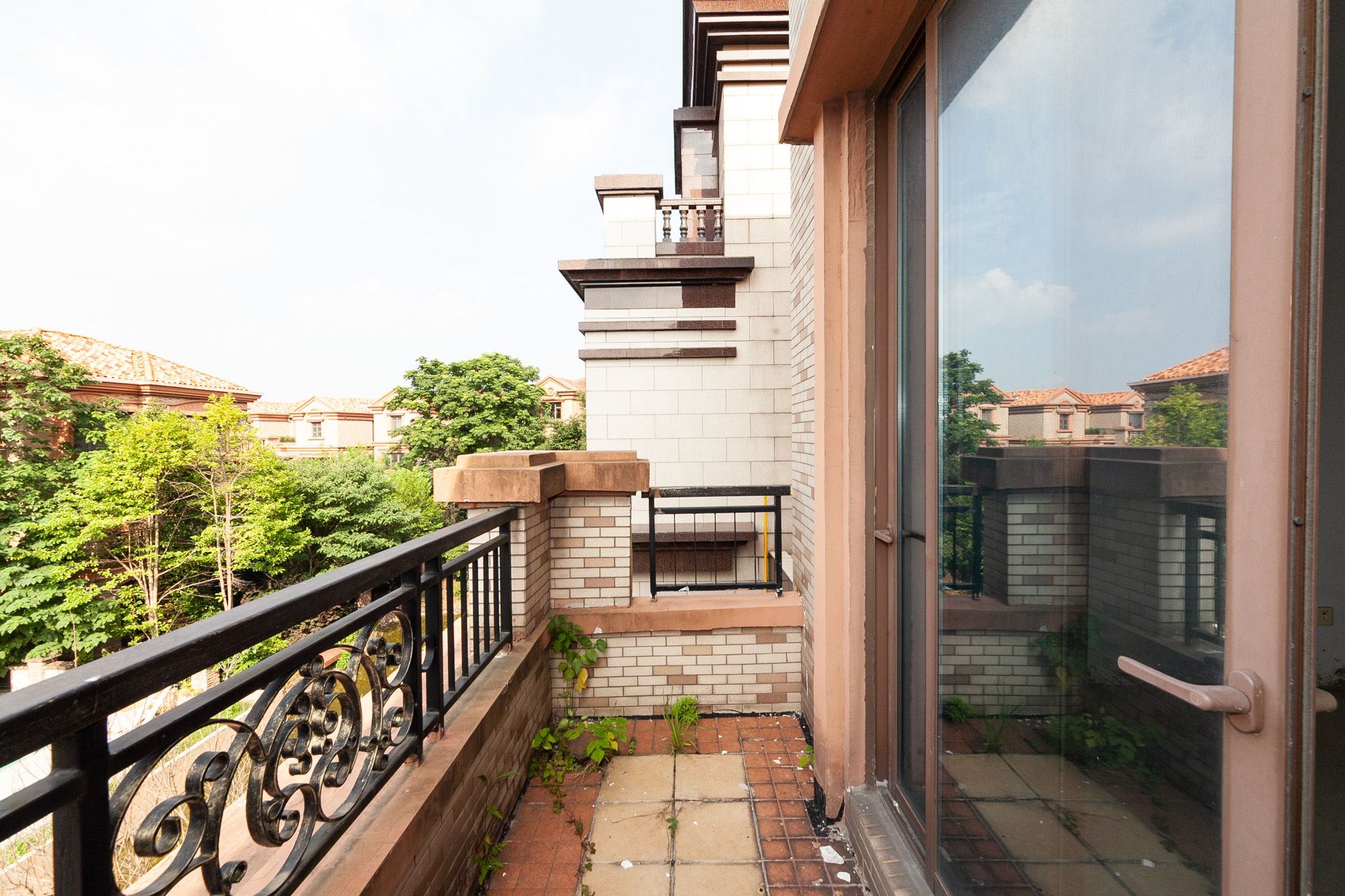 盈峰翠邸  5室2厅3卫    470.0万 盈峰翠邸  5室2厅3卫    470.0万阳台