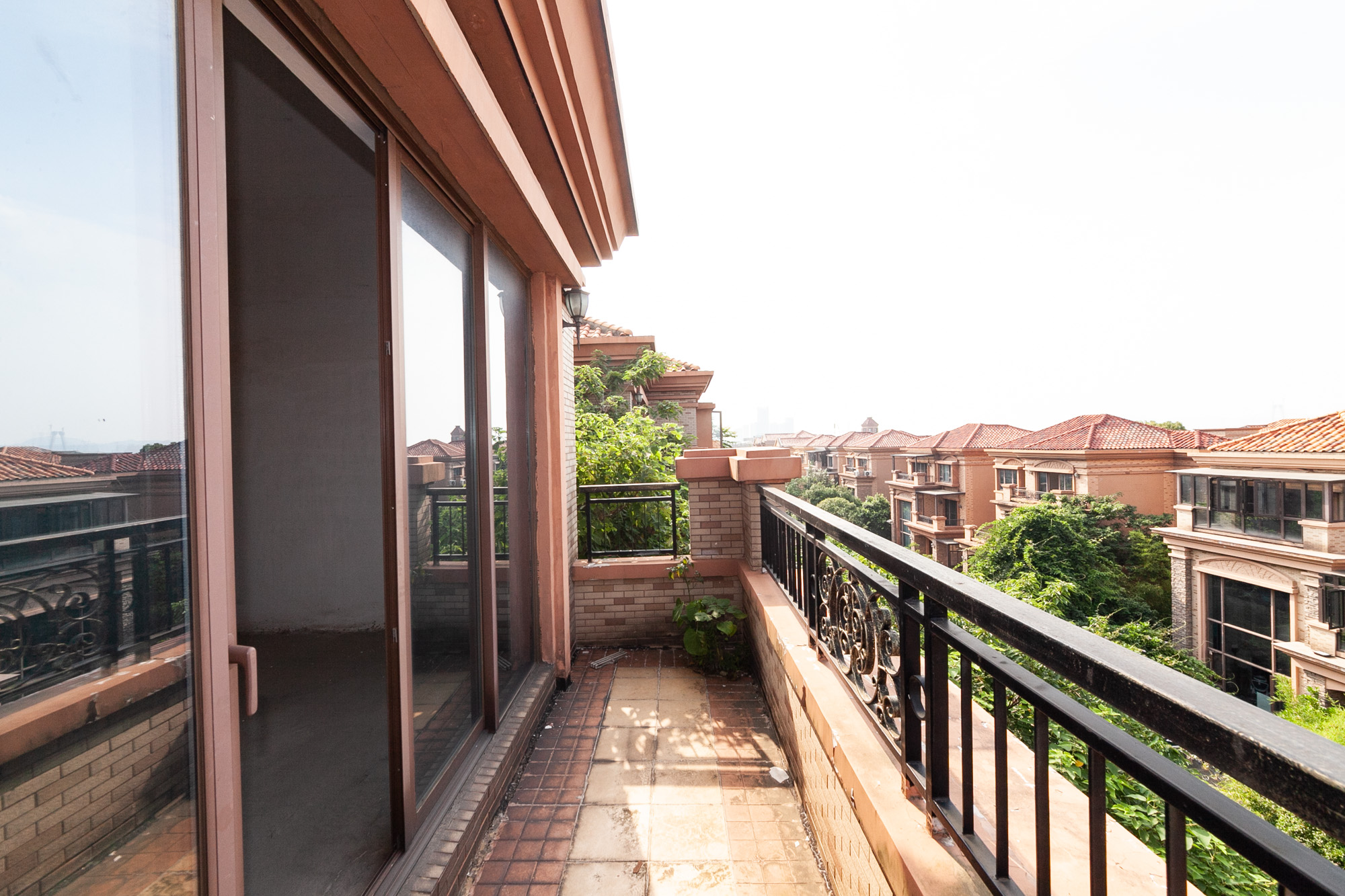 盈峰翠邸  5室2厅3卫    470.0万 盈峰翠邸  5室2厅3卫    470.0万阳台D