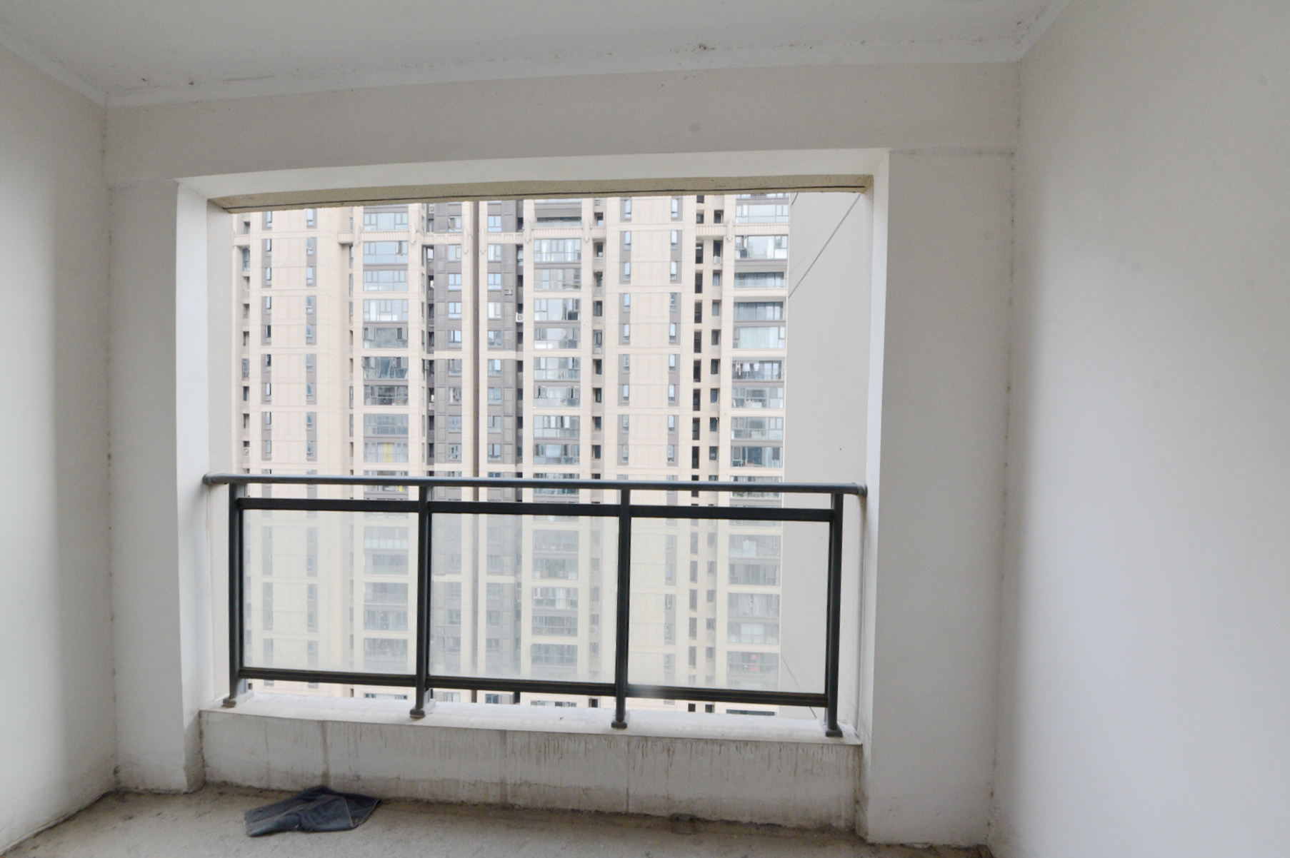 建发中央公园（建发美地）  3室2厅2卫   170.00万阳台