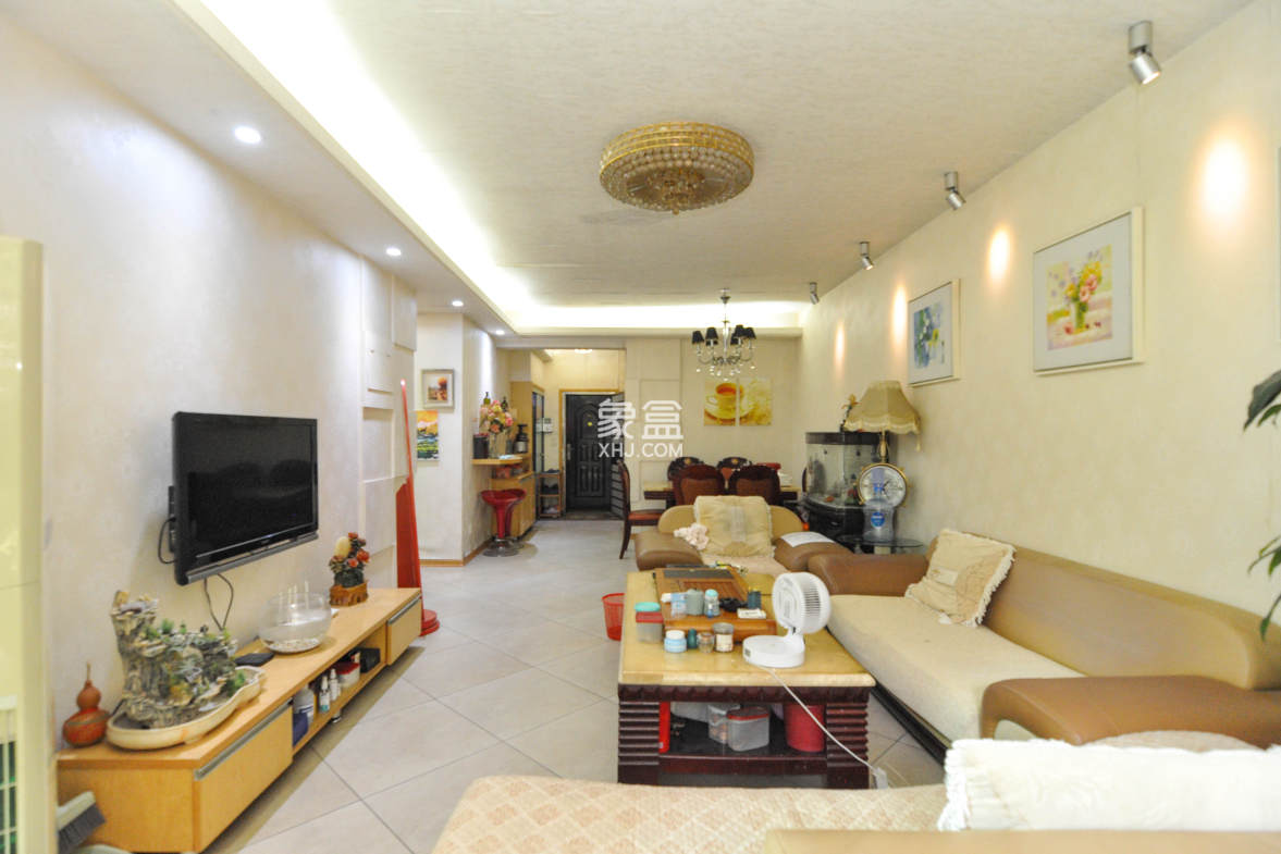 麓谷加州阳光 2室2厅1卫 76.00万 麓谷加州阳光 2室2厅1卫 76.00万客厅