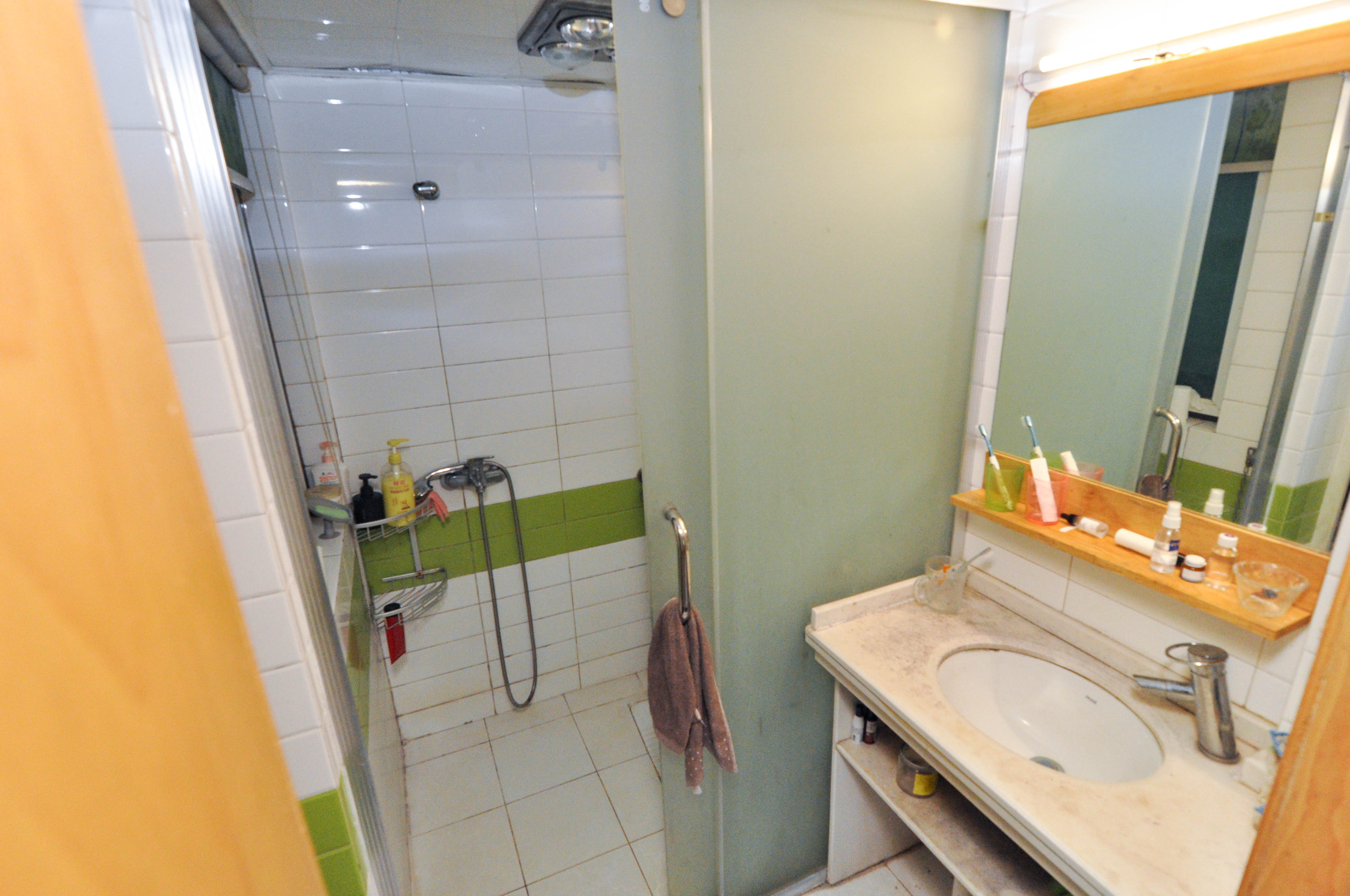 麓谷加州阳光 2室2厅1卫 76.00万 麓谷加州阳光 2室2厅1卫 76.00万卫生间