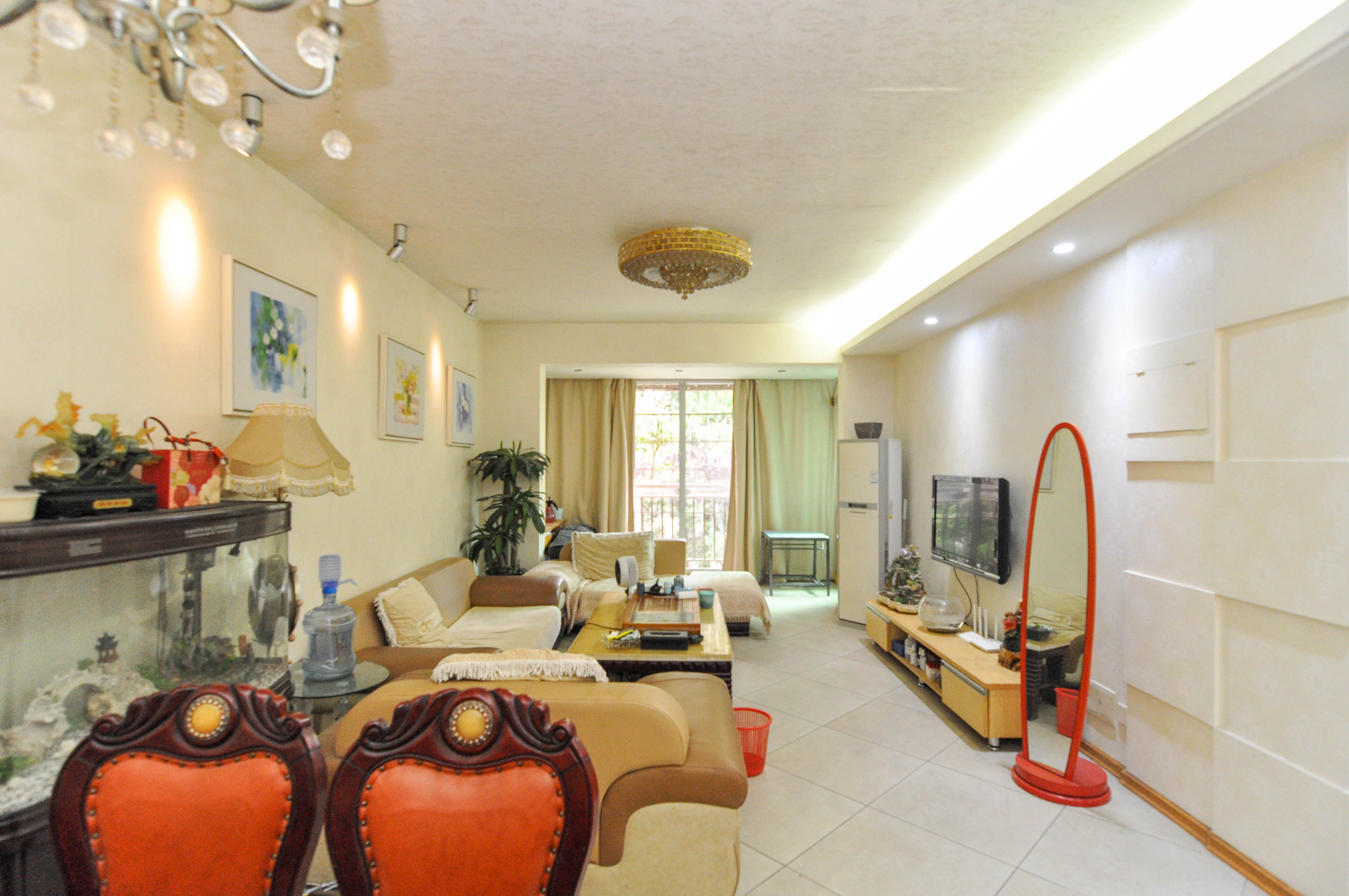 麓谷加州阳光 2室2厅1卫 76.00万 麓谷加州阳光 2室2厅1卫 76.00万客厅