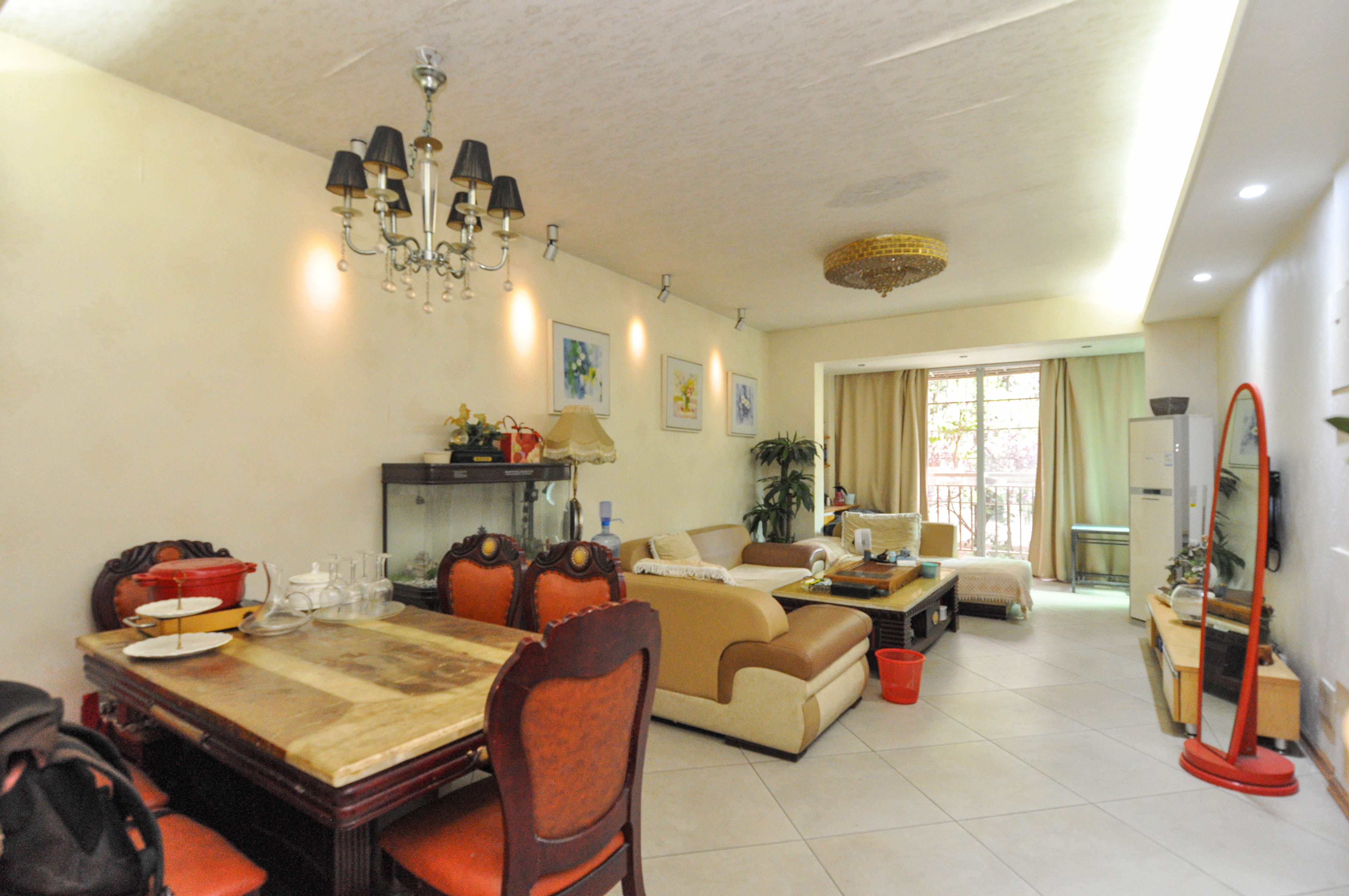 麓谷加州阳光 2室2厅1卫 76.00万 麓谷加州阳光 2室2厅1卫 76.00万客厅