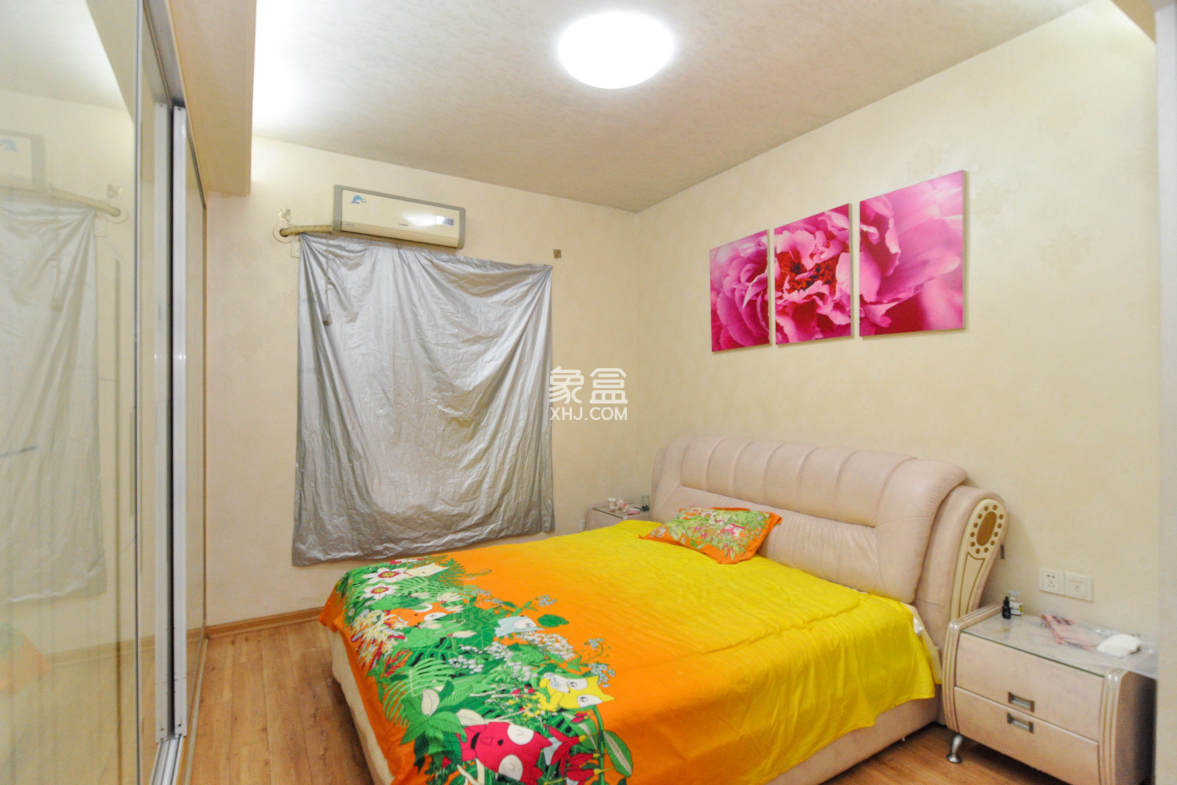 麓谷加州阳光 2室2厅1卫 76.00万 麓谷加州阳光 2室2厅1卫 76.00万卧室