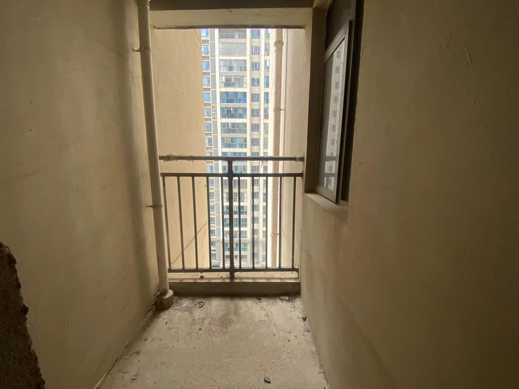 山水洲城华晨第一城 2室2厅1卫 48.0万 山水洲城华晨第一城 2室2厅1卫 48.0万室内图