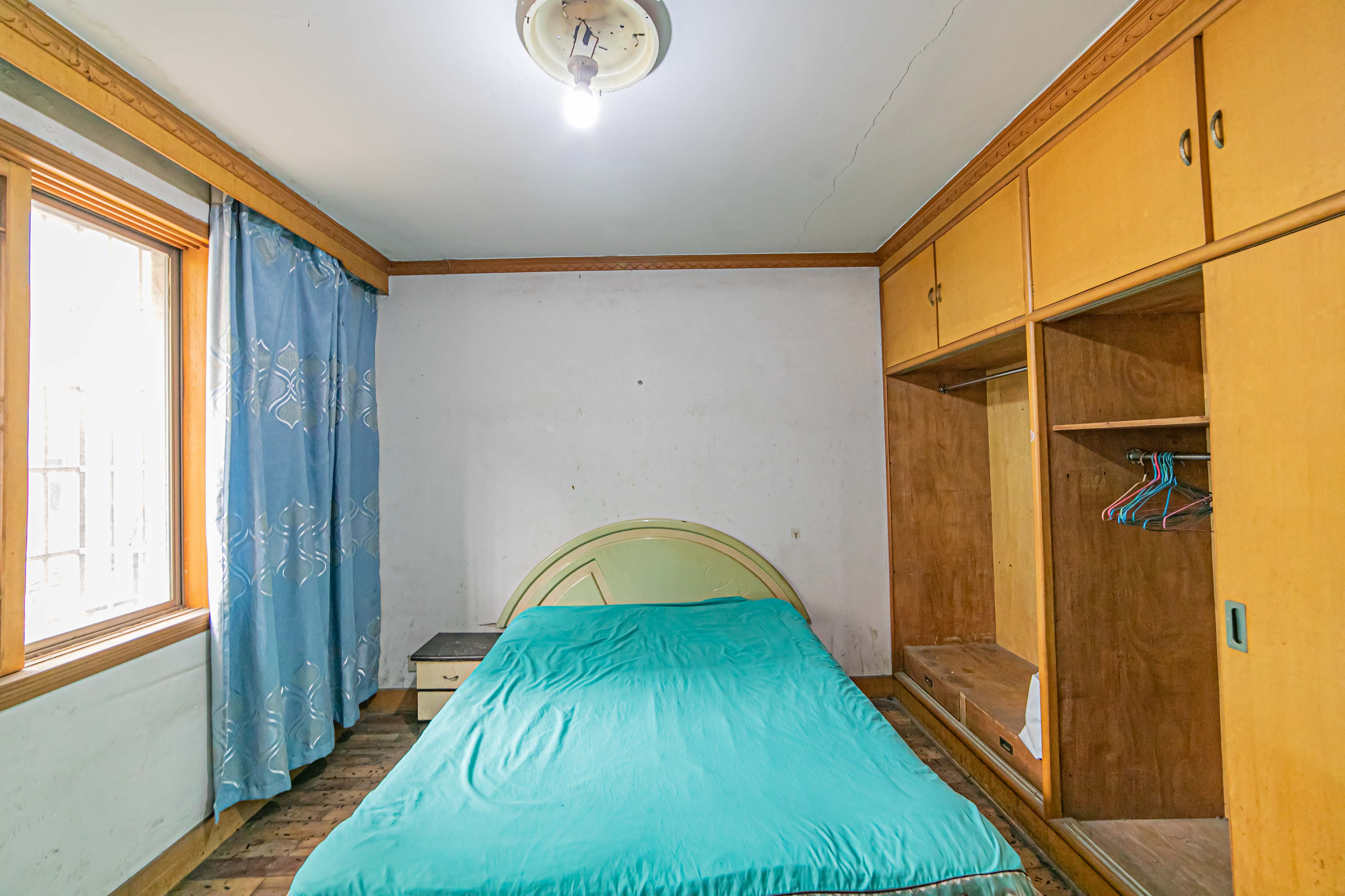 友谊社区（建湘瓷厂住宅小区）  3室2厅1卫   85.00万卧室