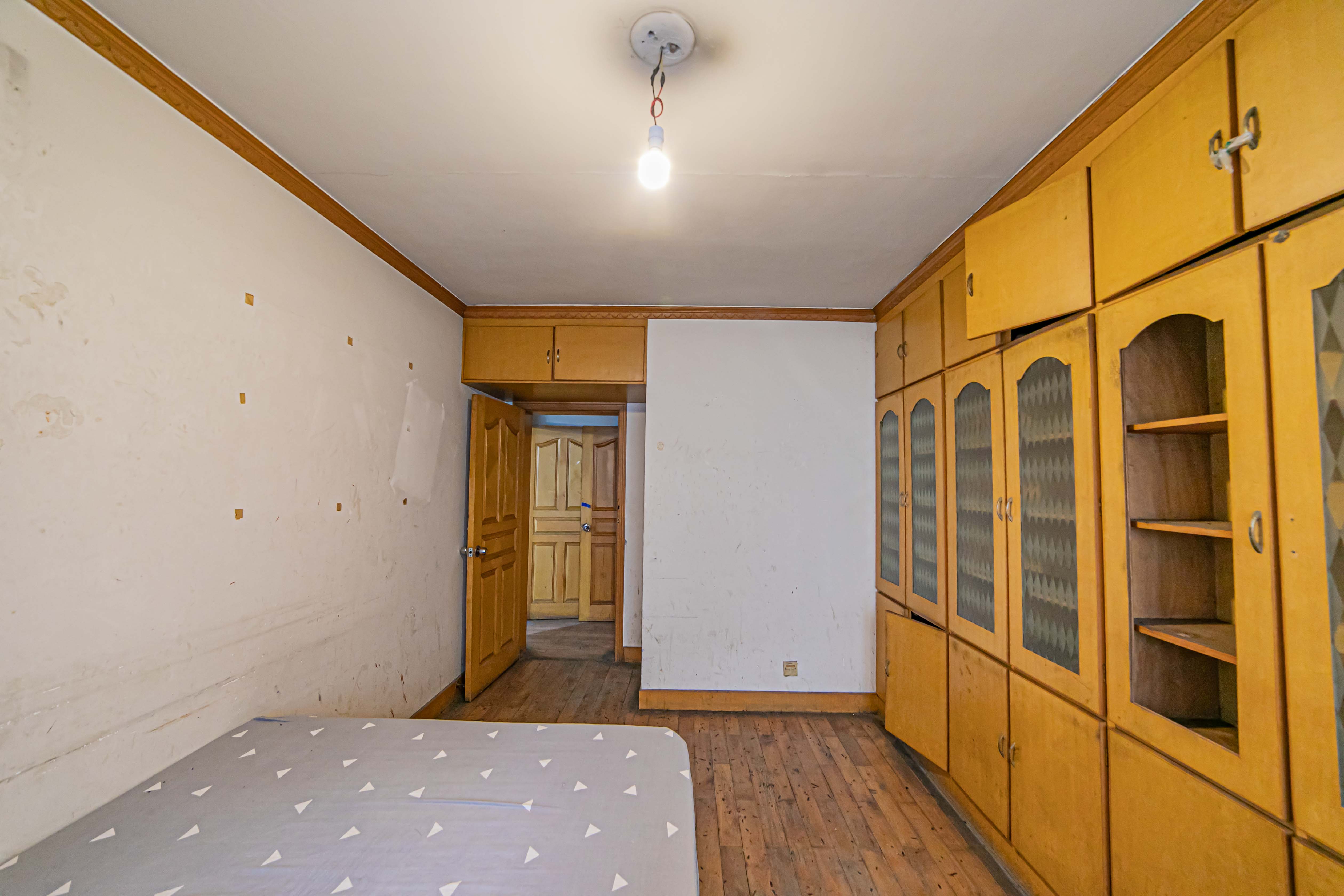 友谊社区（建湘瓷厂住宅小区）  3室2厅1卫   85.00万卧室