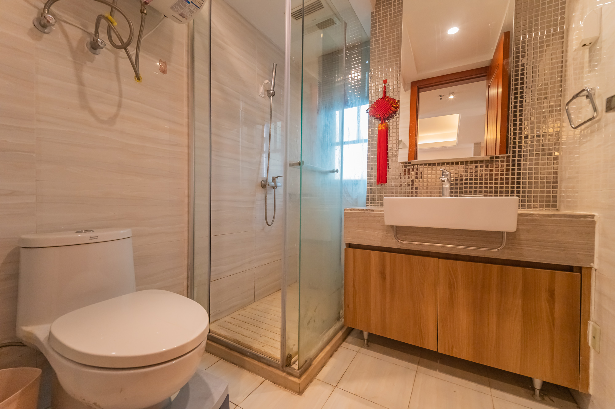 恒大翡翠华庭 2室2厅1卫 76.0万 恒大翡翠华庭 2室2厅1卫 76.0万卫生间