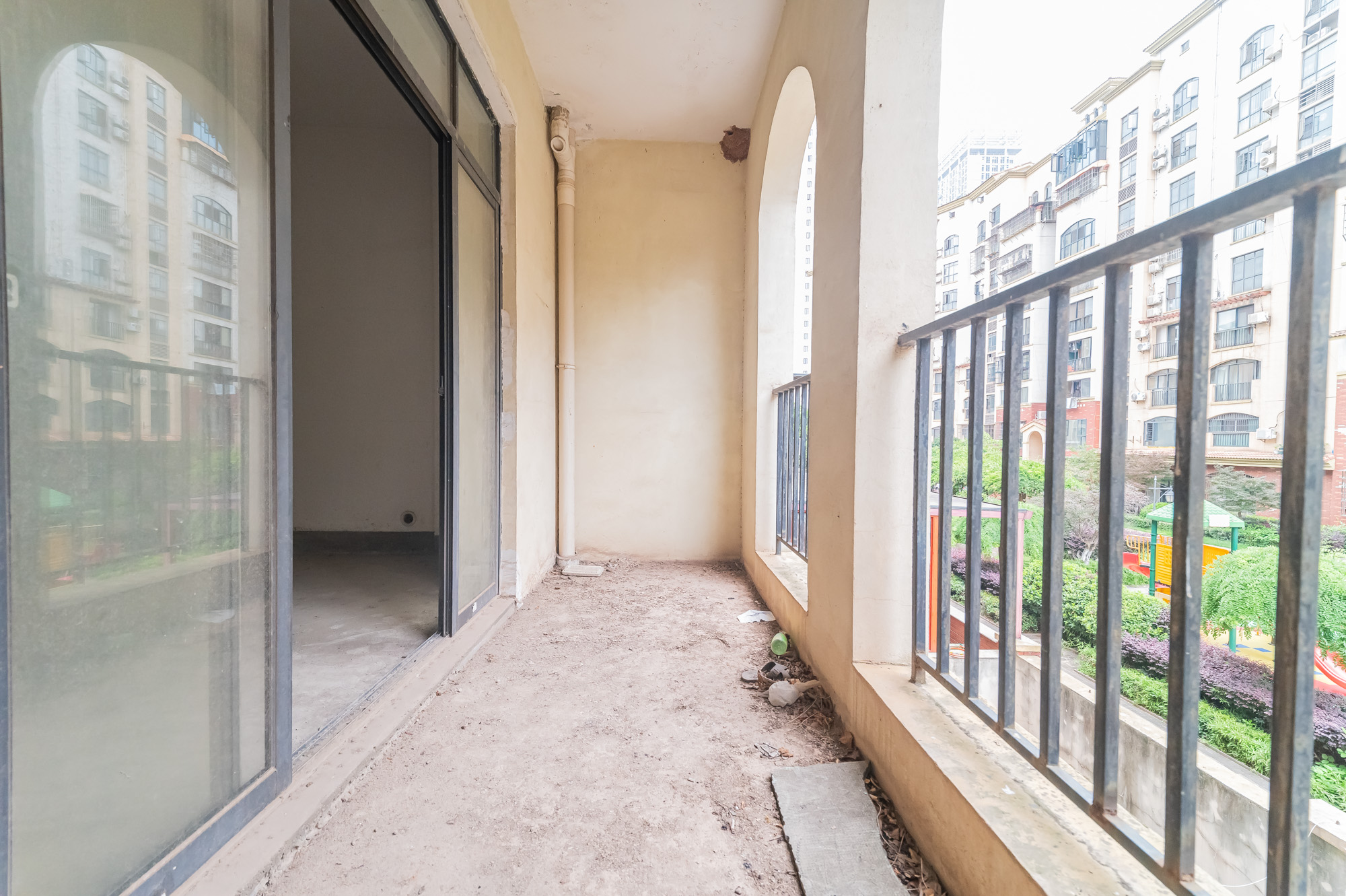 鹏基诺亚山林 4室2厅2卫 167.0万 鹏基诺亚山林 4室2厅2卫 167.0万阳台