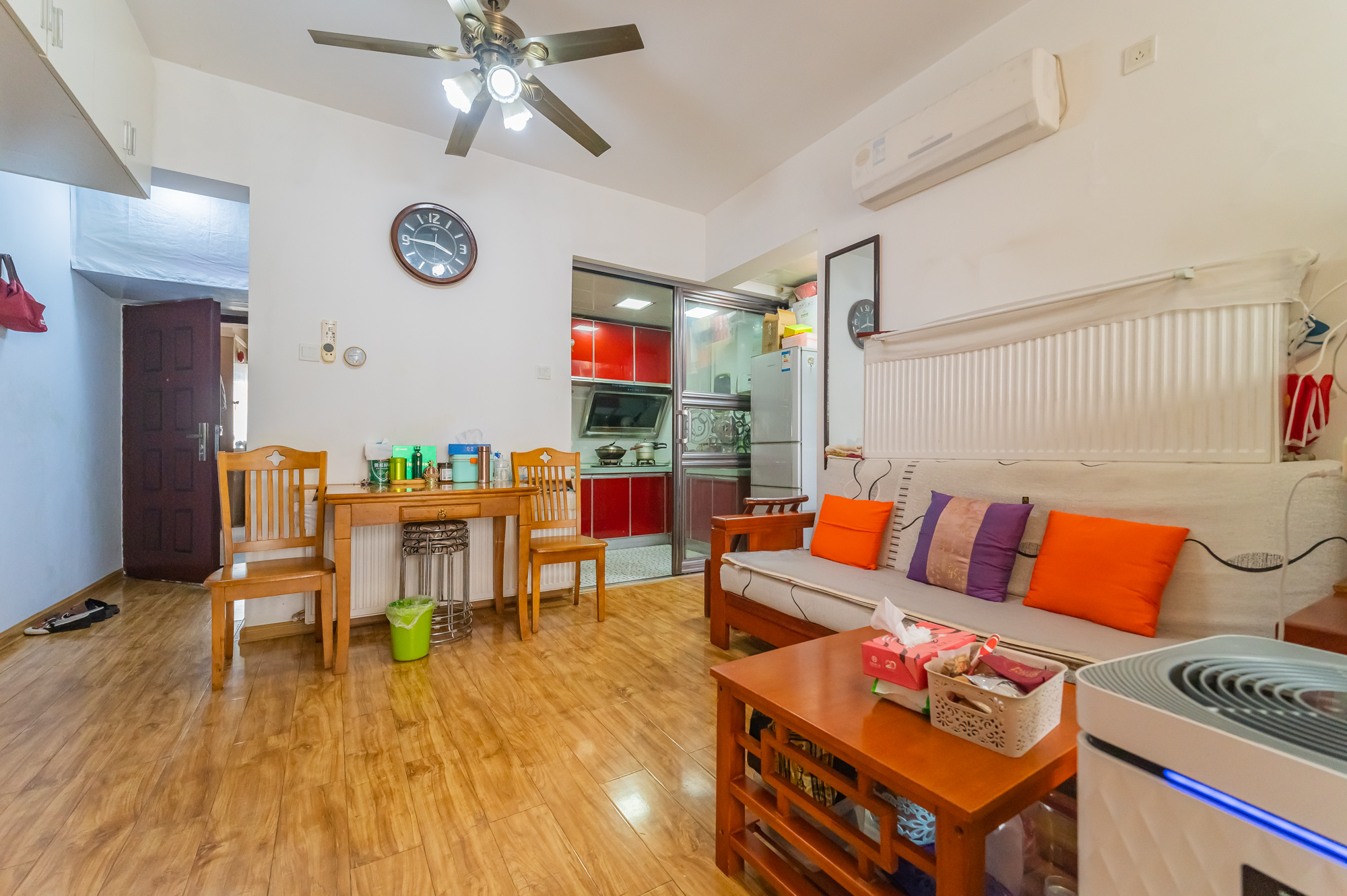 蓝山郡  1室1厅1卫    35.0万客厅