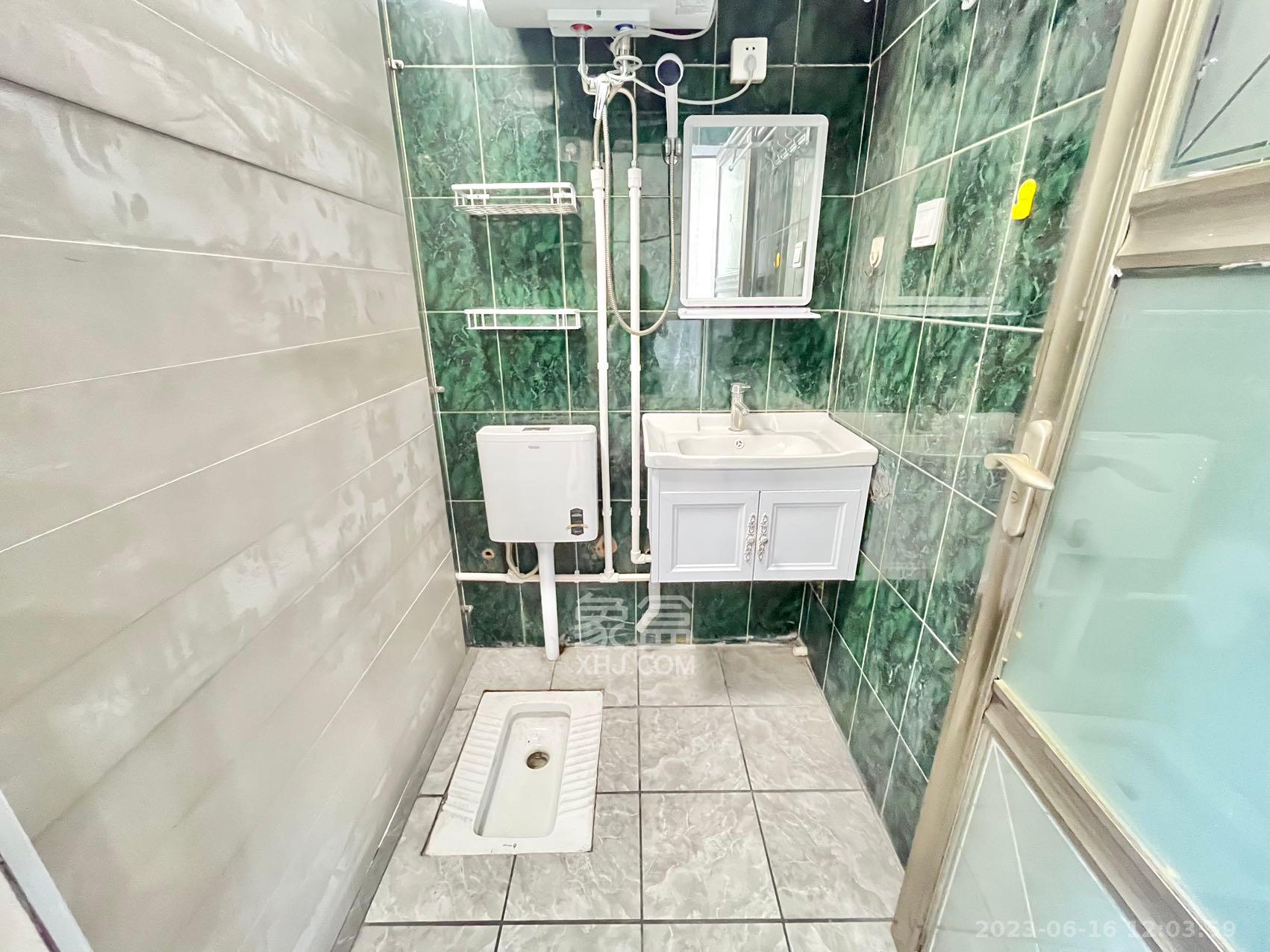 欣欣新村  4室2厅1卫   2800.00元/月室内图