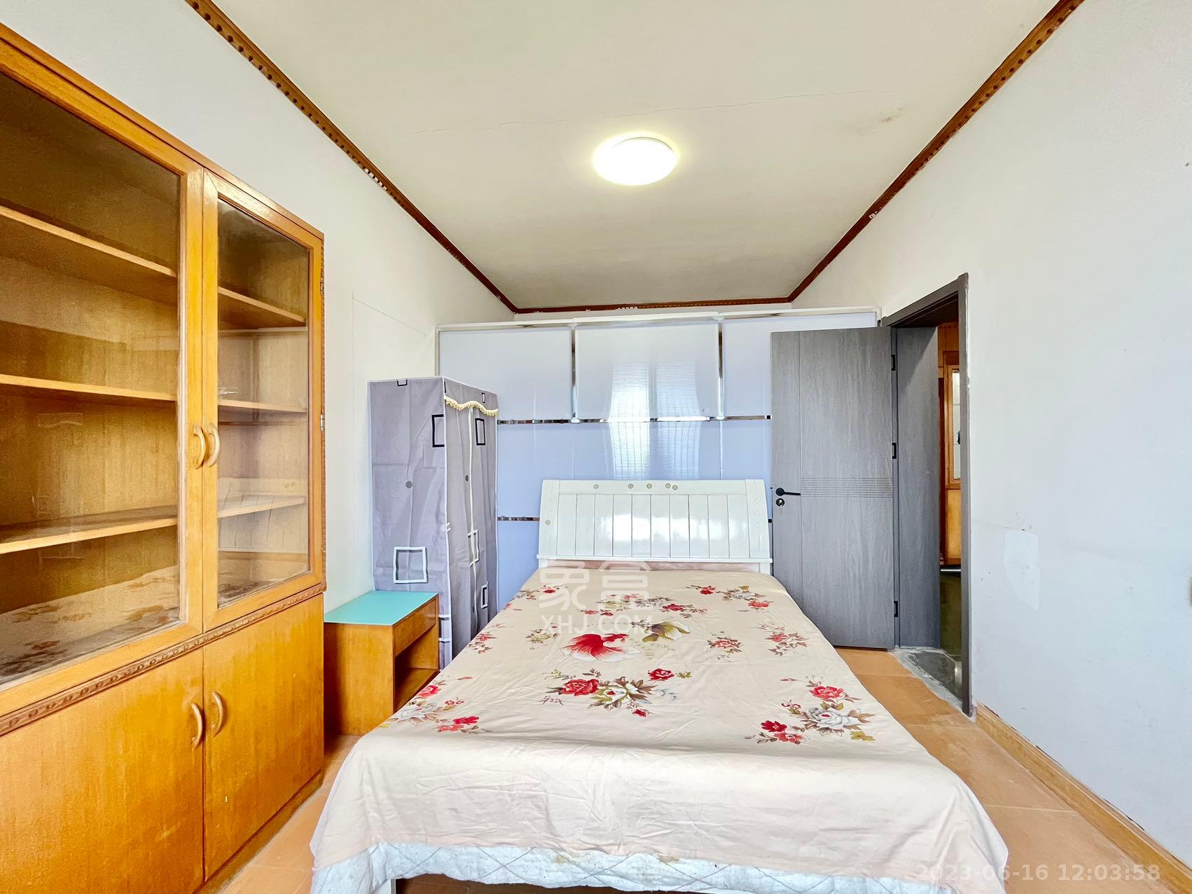 欣欣新村  4室2厅1卫   2800.00元/月室内图
