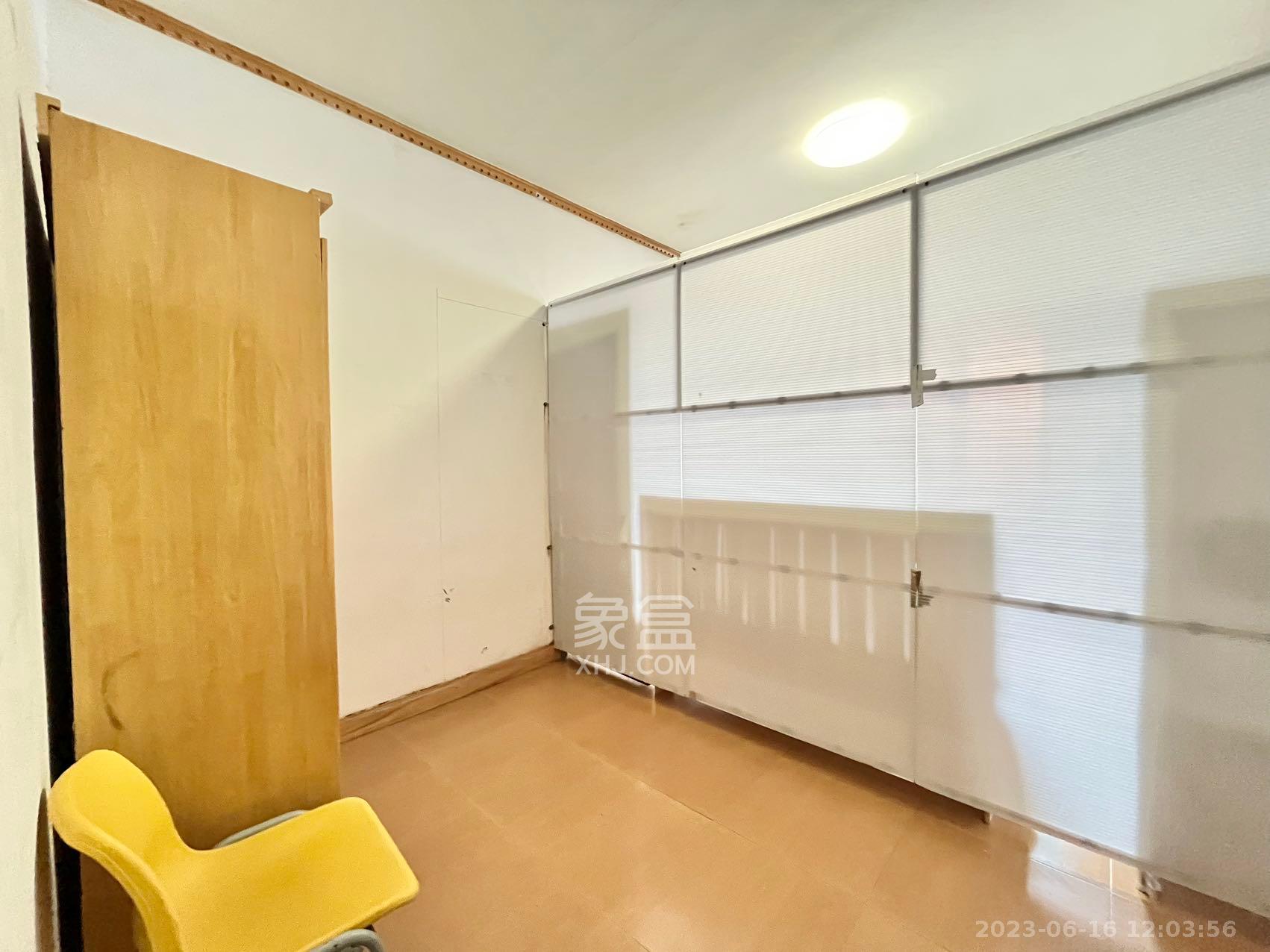 欣欣新村  4室2厅1卫   2800.00元/月室内图