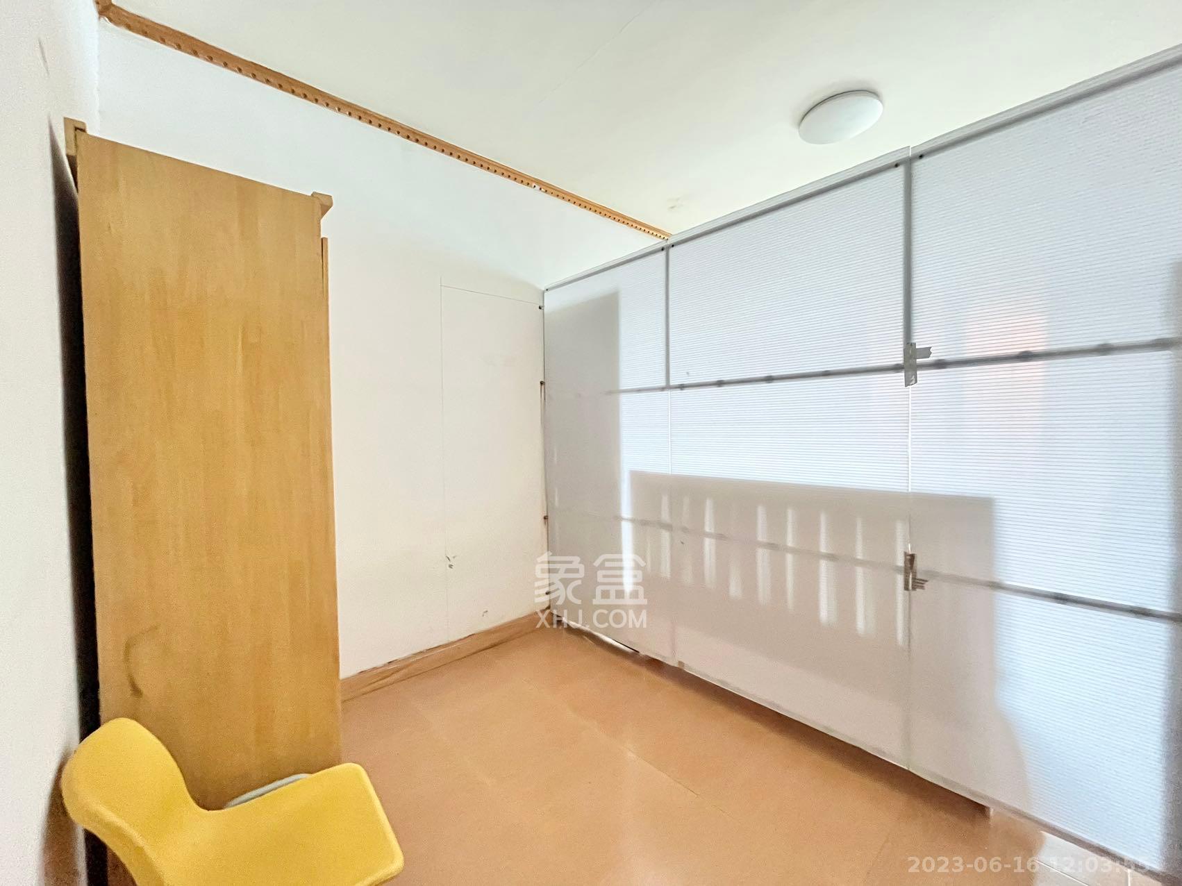欣欣新村  4室2厅1卫   2800.00元/月室内图