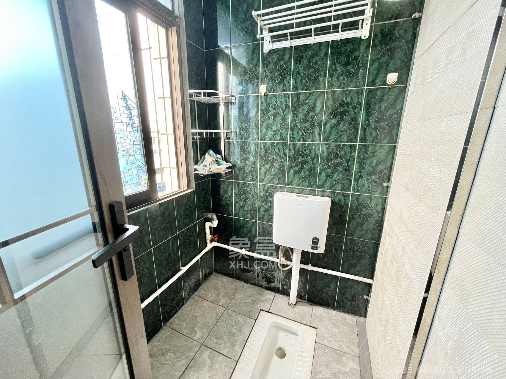 欣欣新村  4室2厅1卫   2800.00元/月室内图