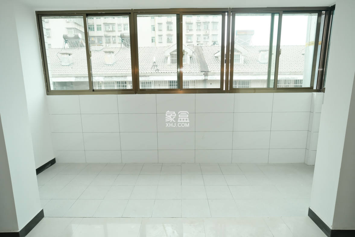 湘绣城  3室2厅1卫   43.80万阳台