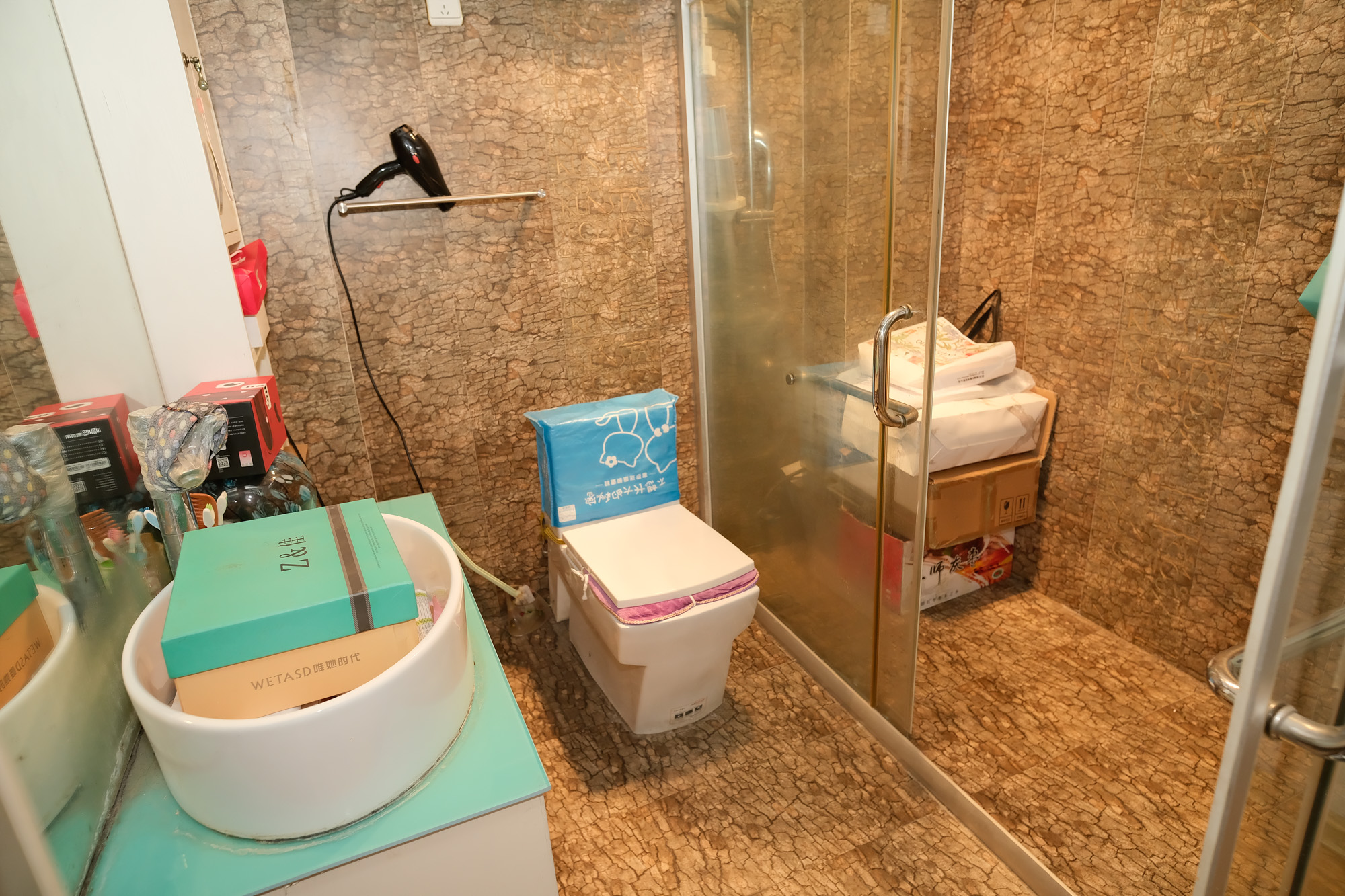 荣鑫家园 3室2厅2卫 68.0万 荣鑫家园 3室2厅2卫 68.0万卫生间