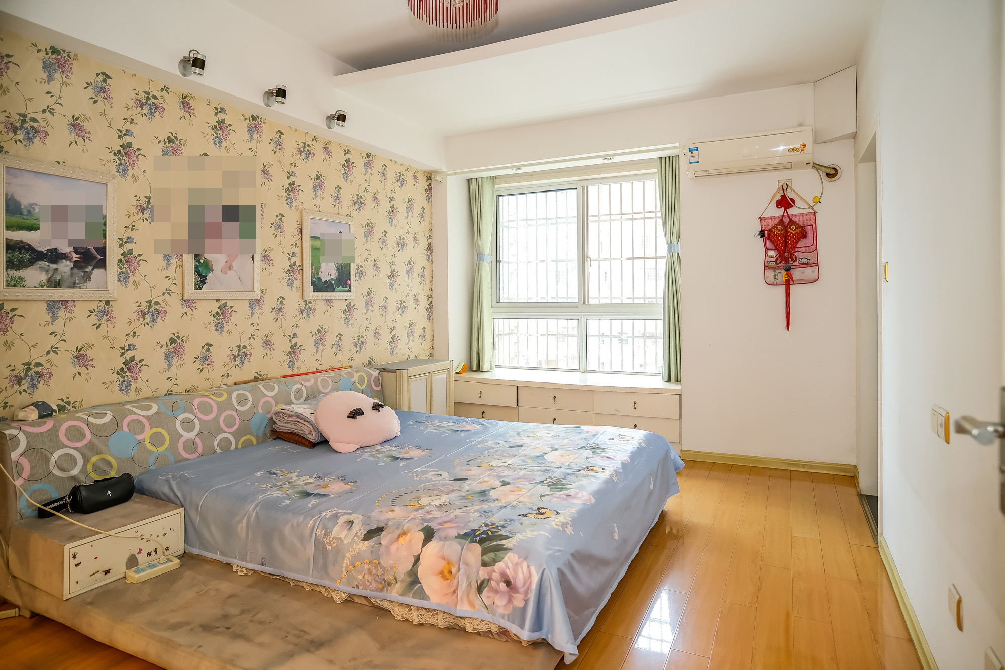 荣鑫家园 3室2厅2卫 68.0万 荣鑫家园 3室2厅2卫 68.0万卧室