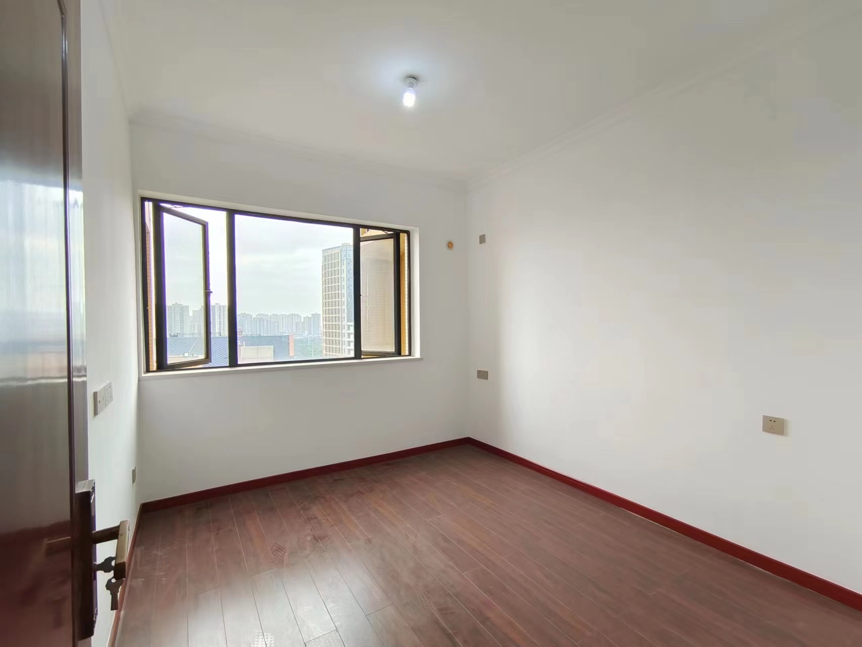 壹品熙园  5室2厅2卫    85.0万 壹品熙园  5室2厅2卫    85.0万室内图