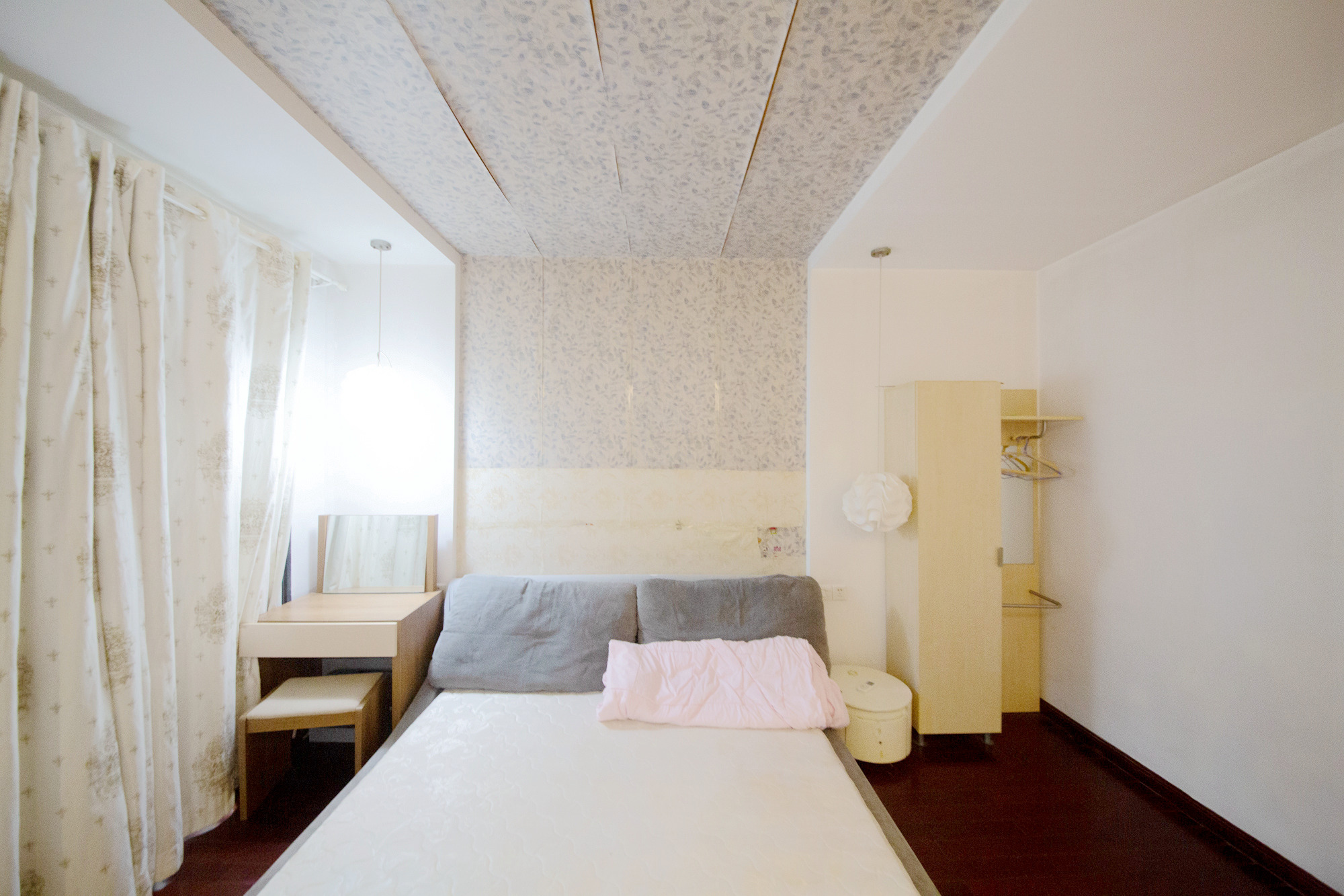 西街花园  3室2厅2卫   138.00万卧室