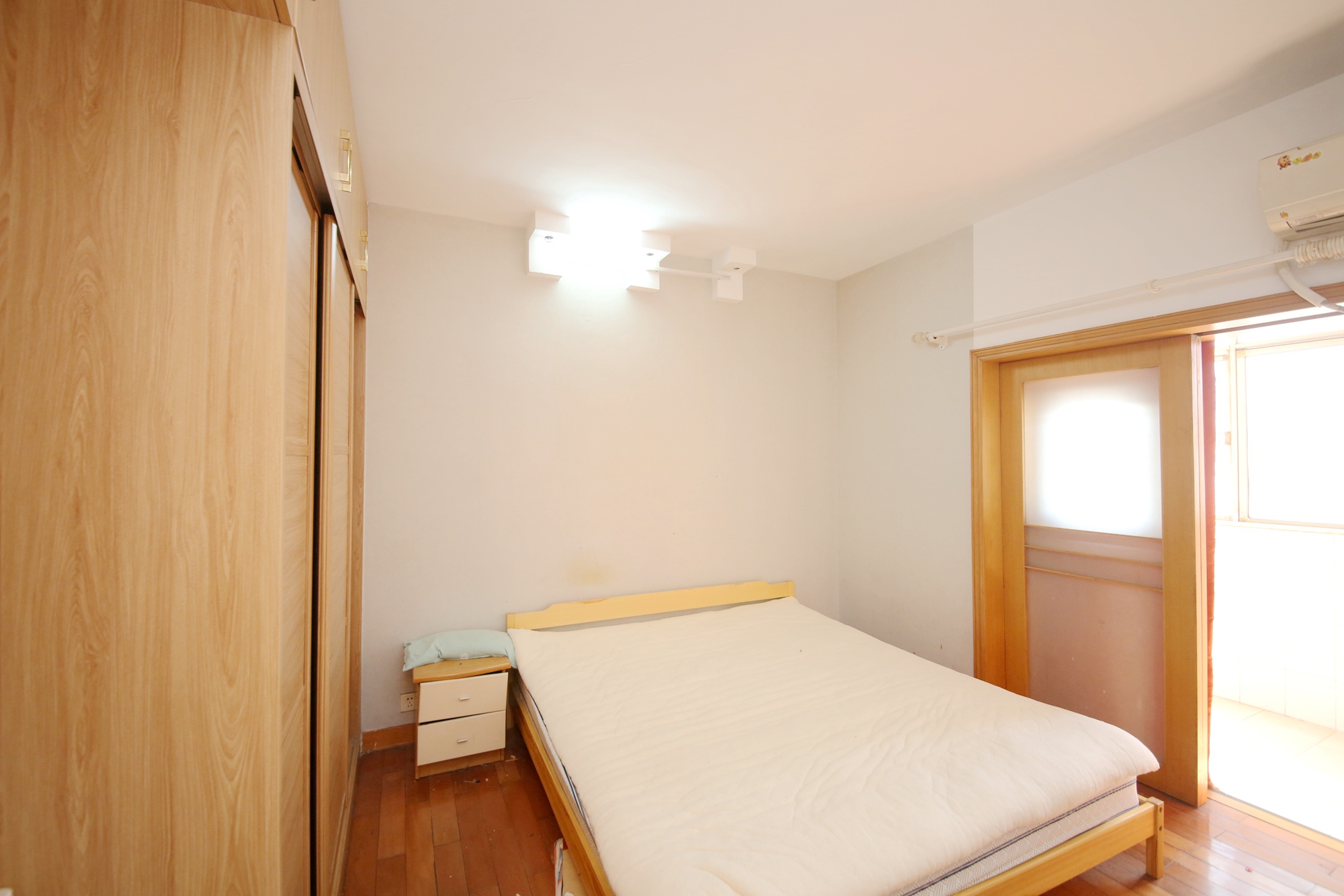 冶金大厦  4室2厅2卫   150.00万卧室