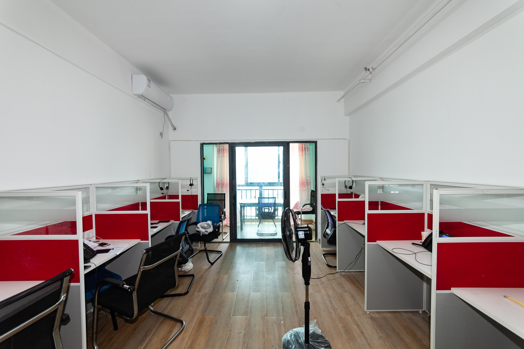 明发国际城  1室1厅1卫    45.0万 明发国际城  1室1厅1卫    45.0万客厅