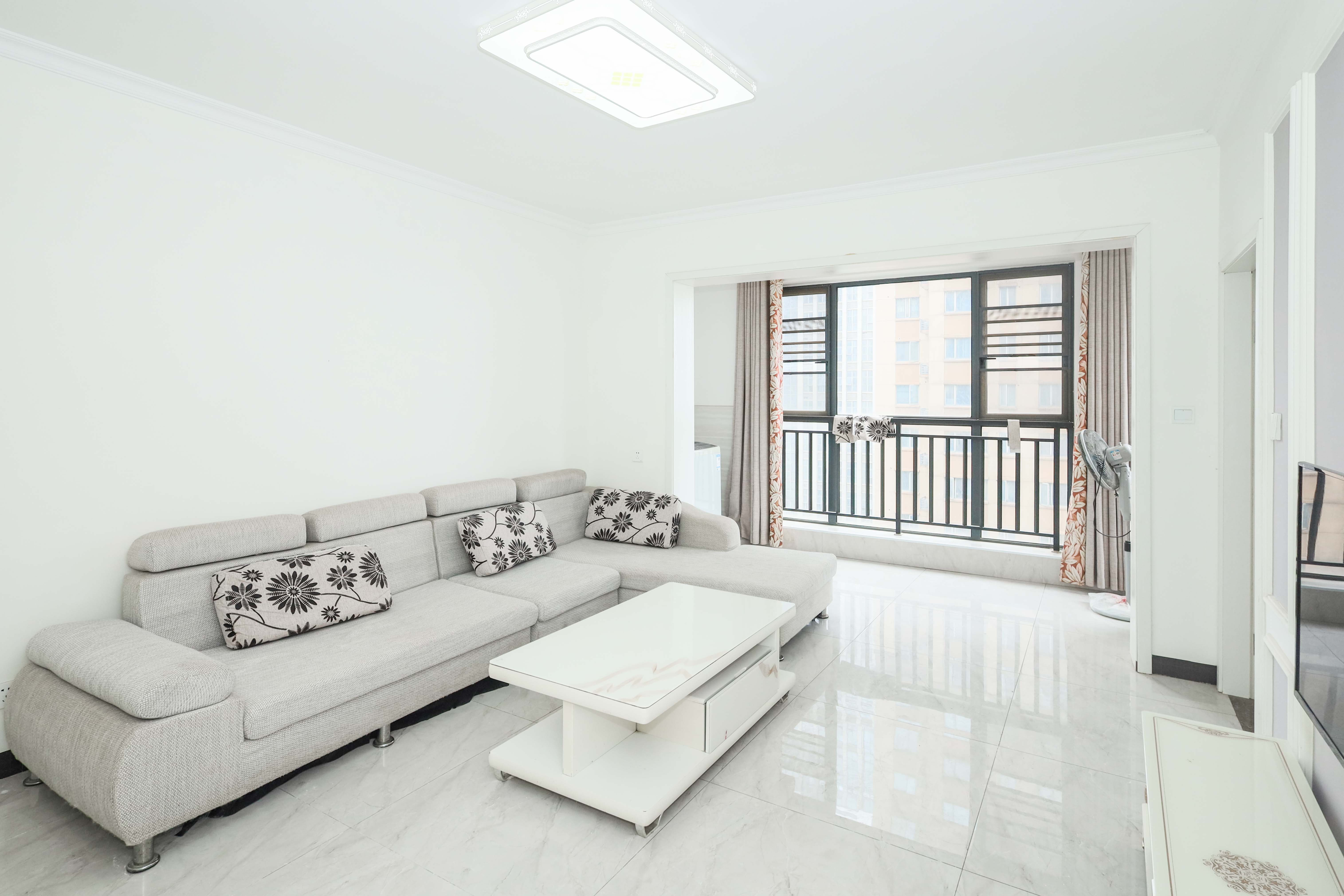 潇湘奥林匹克花园 3室2厅1卫 86.0万 潇湘奥林匹克花园 3室2厅1卫 86.0万客厅