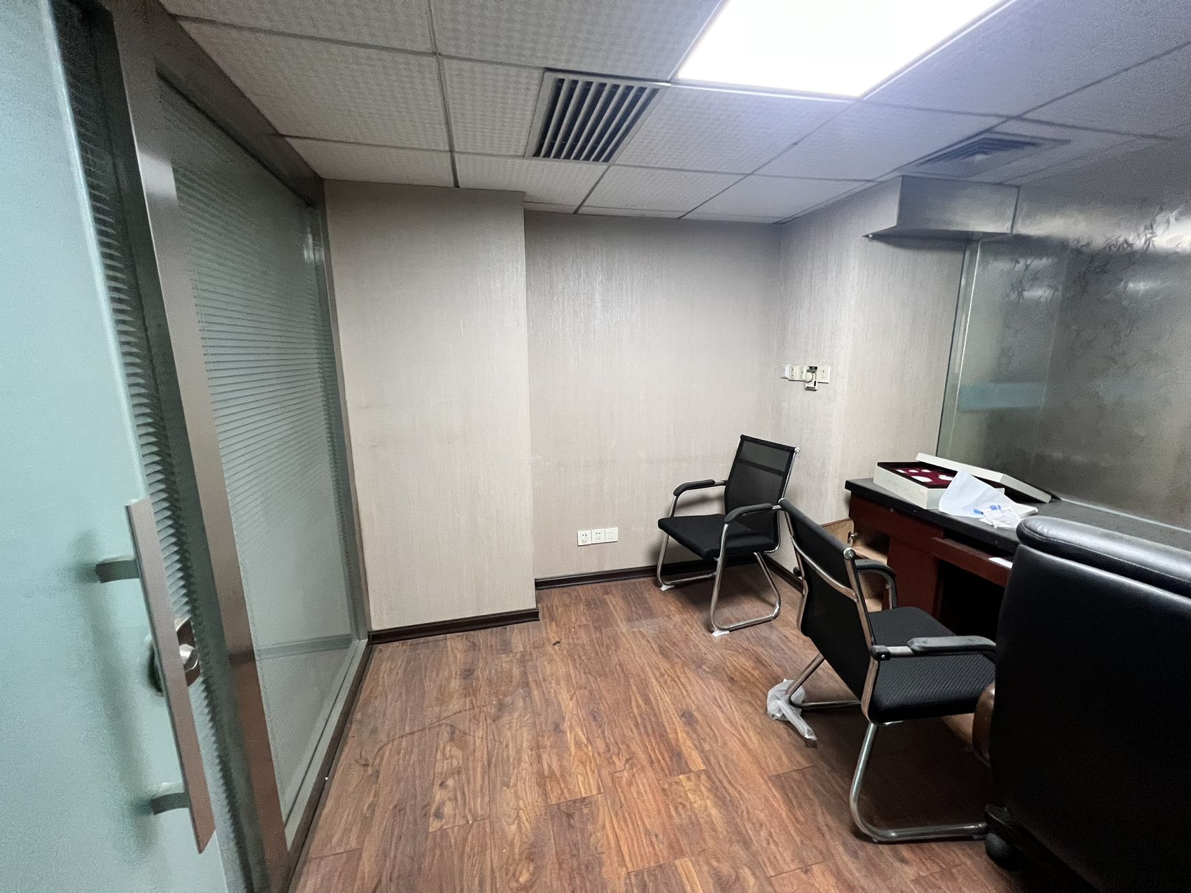 万利广场  2室2厅1卫   9000.00元/月室内图