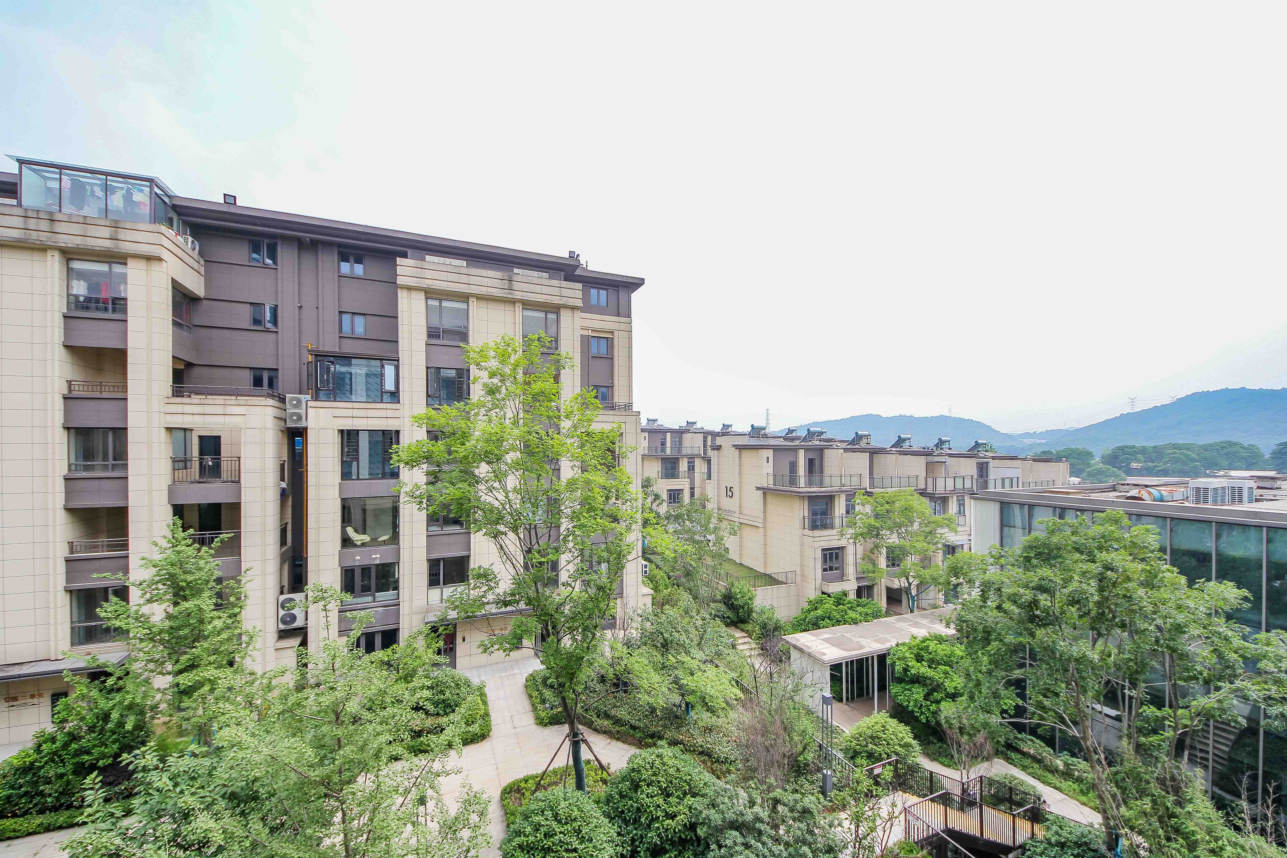 卓越千山里  4室2厅2卫   210.00万其他