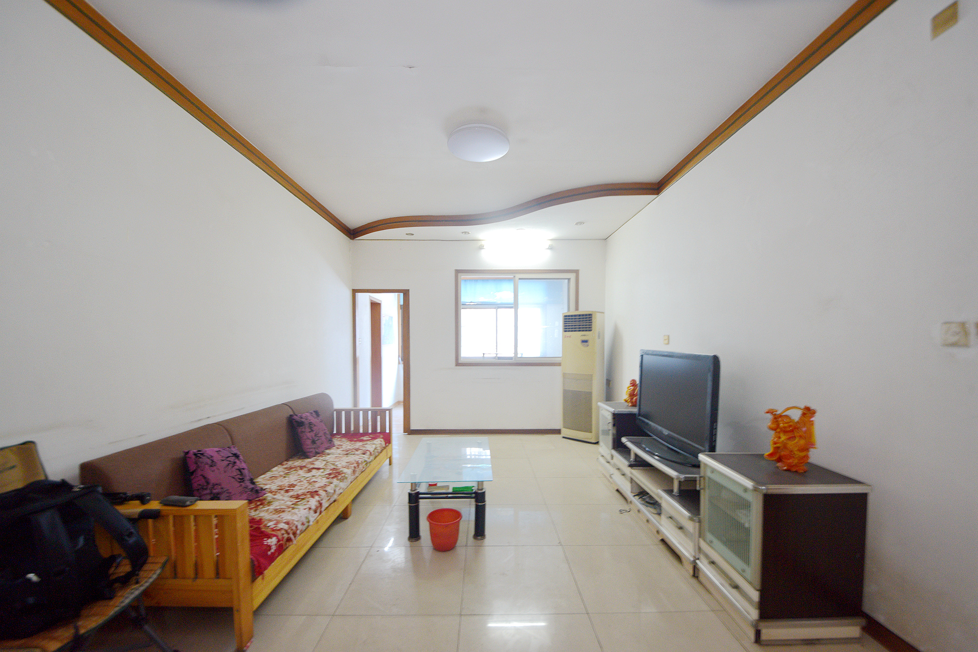 新中路商住楼  3室2厅2卫   70.00万客厅