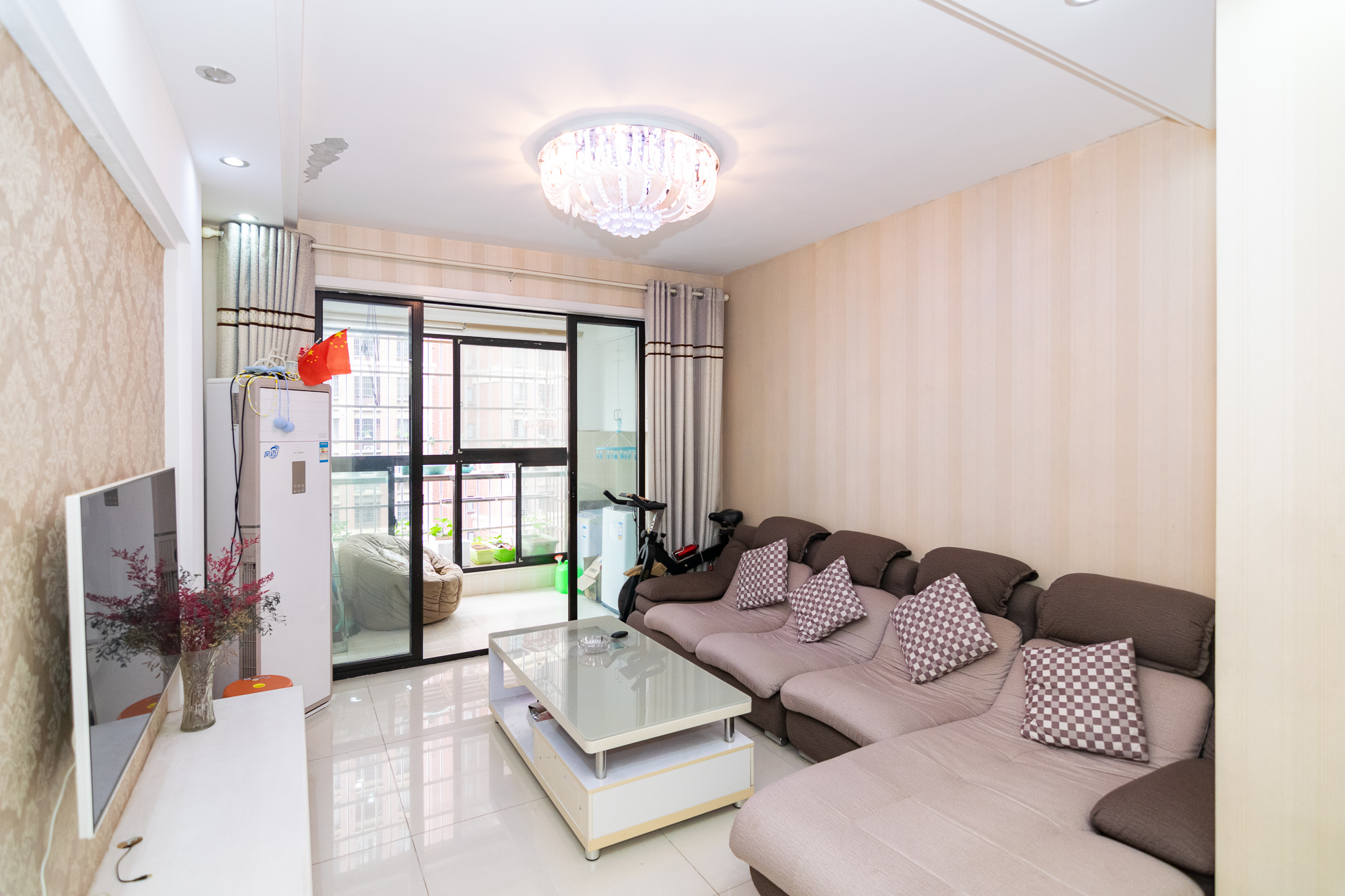 新城国际花都 2室2厅1卫 60.0万 新城国际花都 2室2厅1卫 60.0万客厅