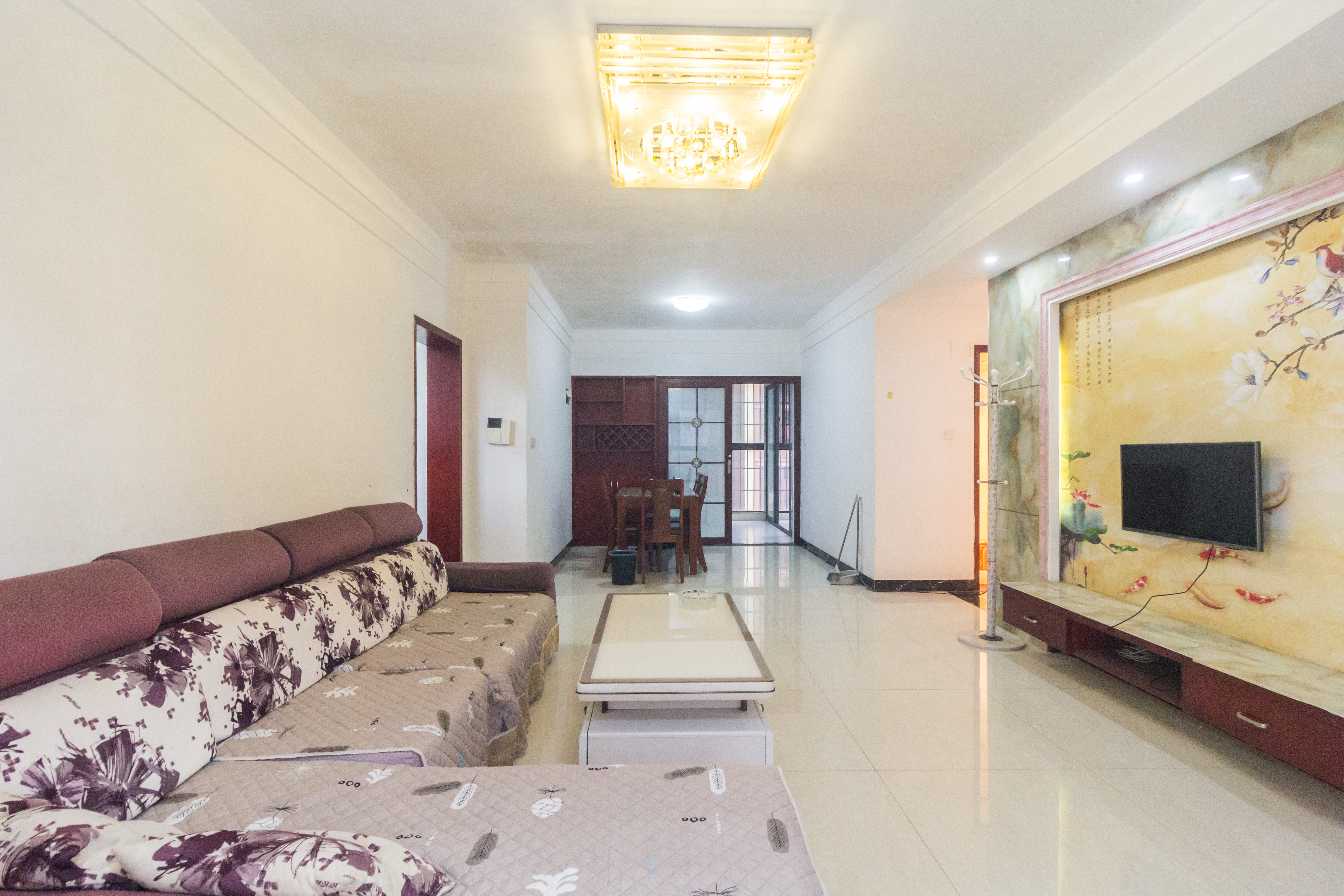 海德公园  4室2厅2卫    86.8万客厅