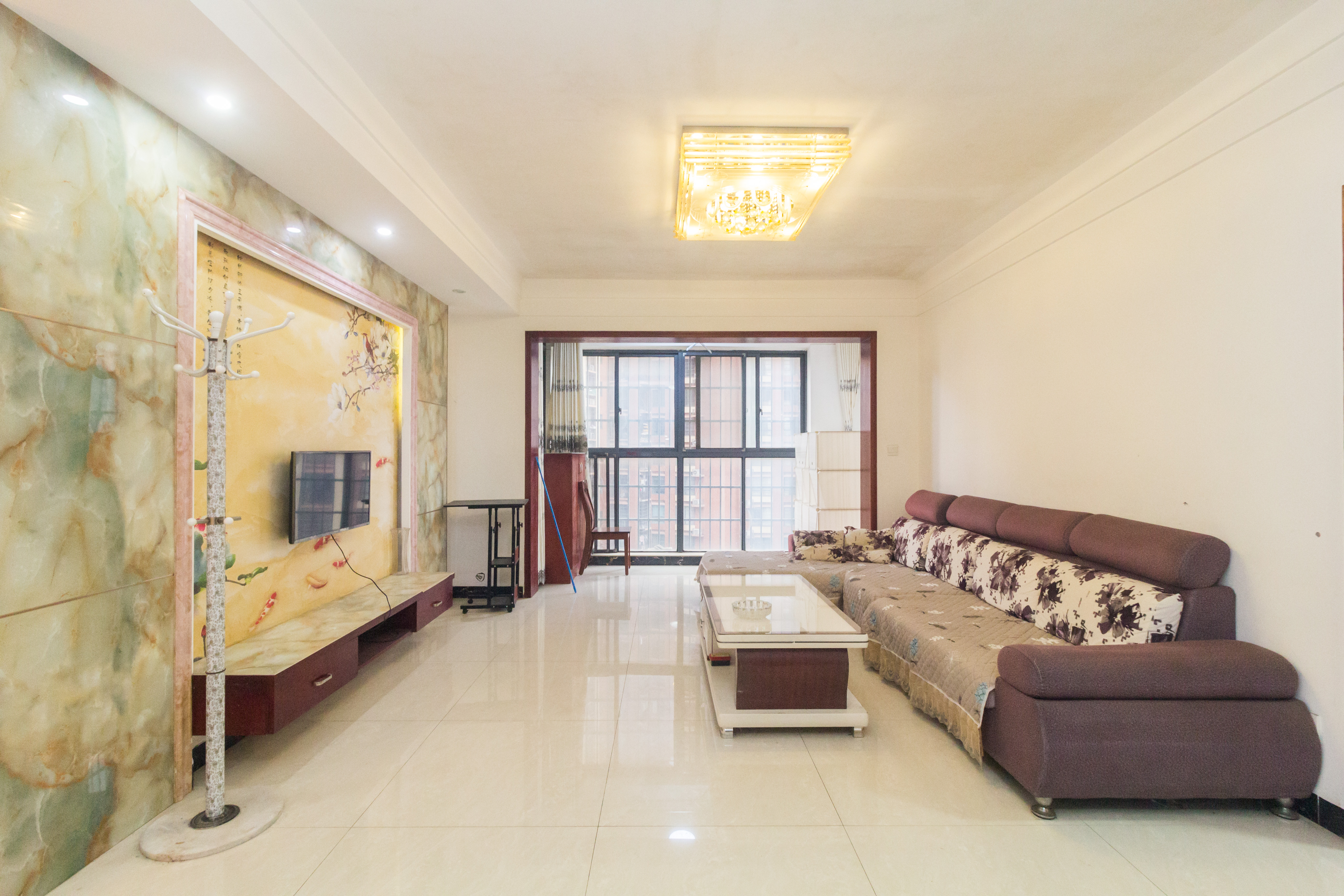 海德公园  4室2厅2卫    86.8万客厅