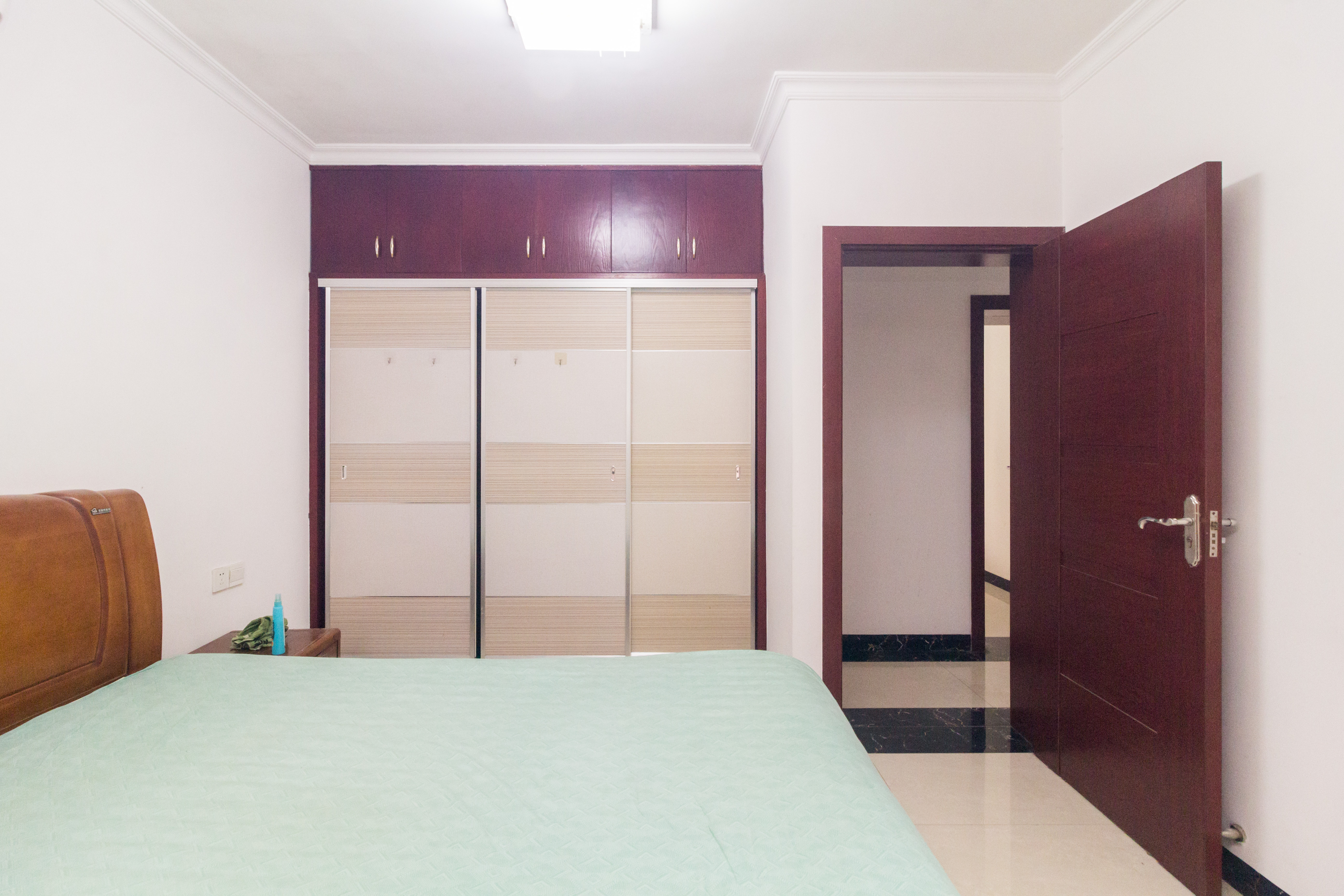 海德公园  4室2厅2卫    86.8万卧室