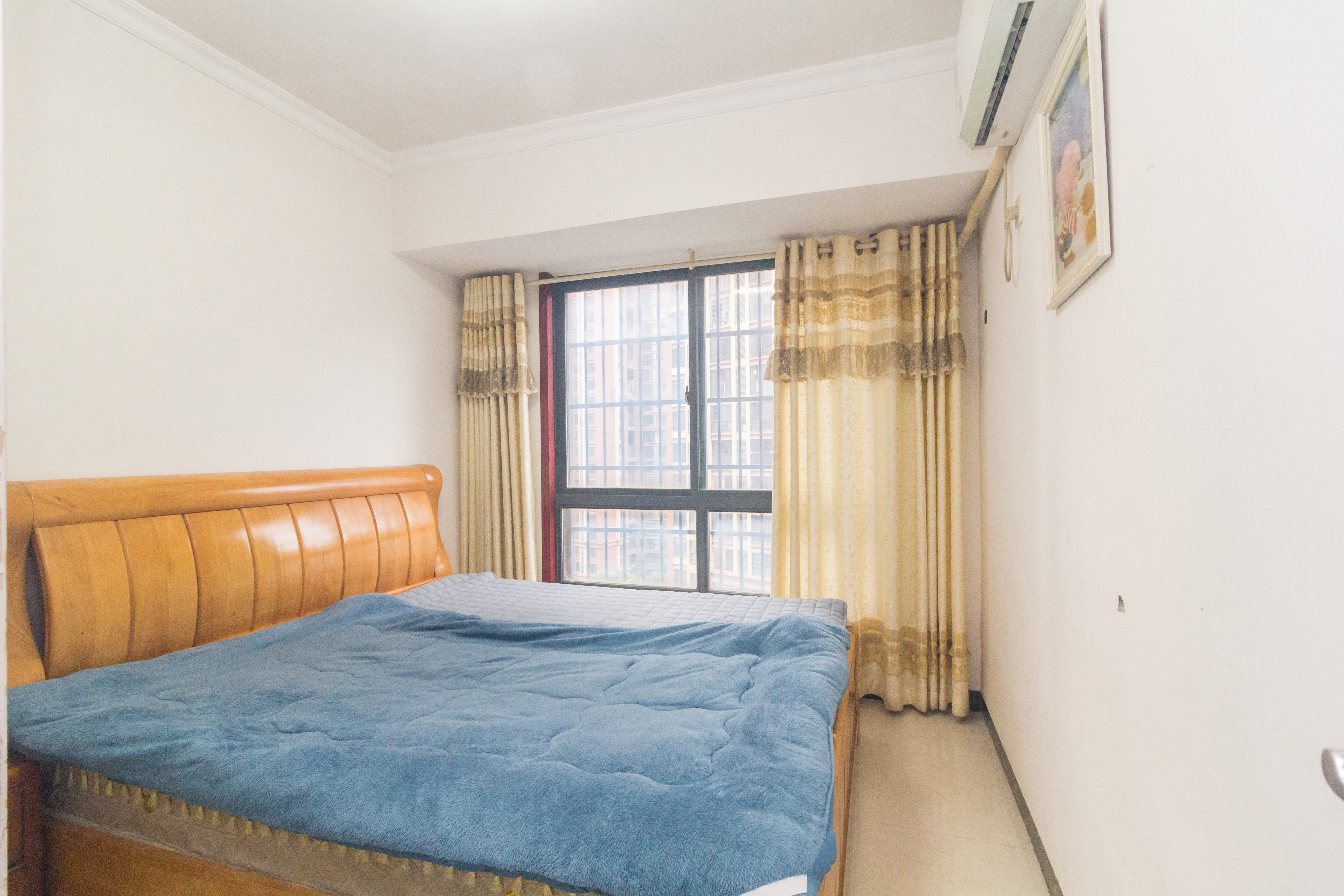 海德公园  4室2厅2卫    86.8万卧室