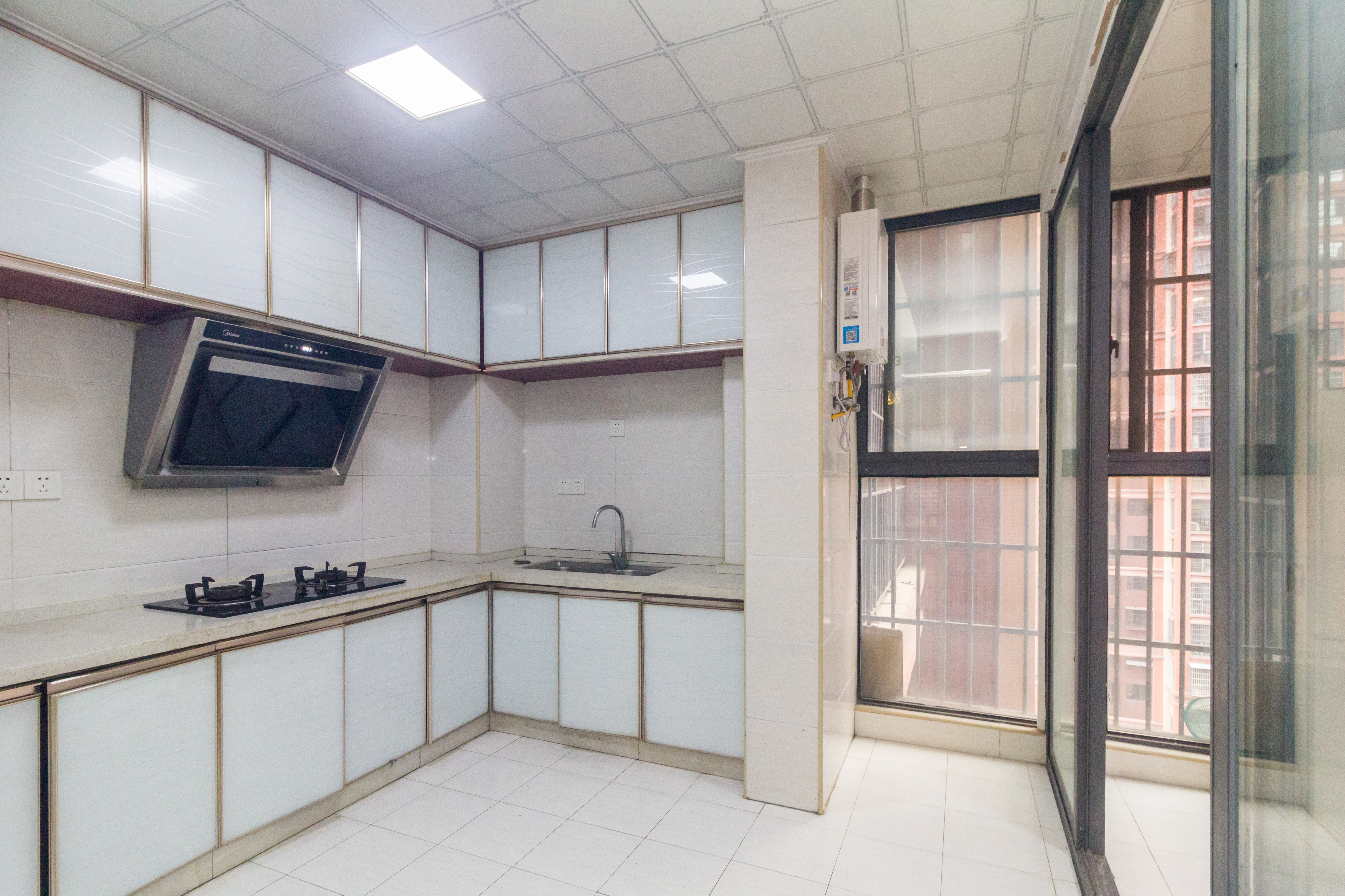 海德公园  4室2厅2卫    86.8万厨房